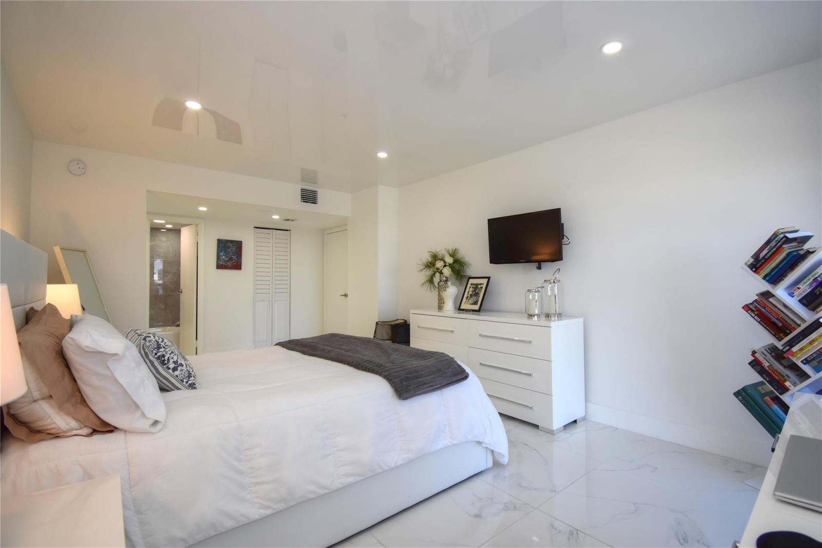Photo of 20301 Country Club #930, Aventura, Florida, 33180 - Photo 30