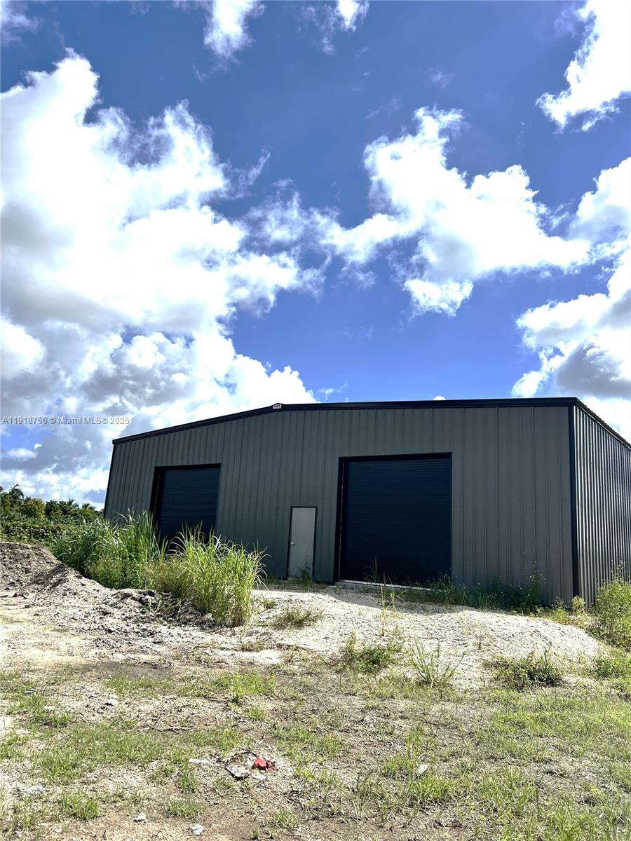   /   sq. ft. $ 2025-11-22 0 foto