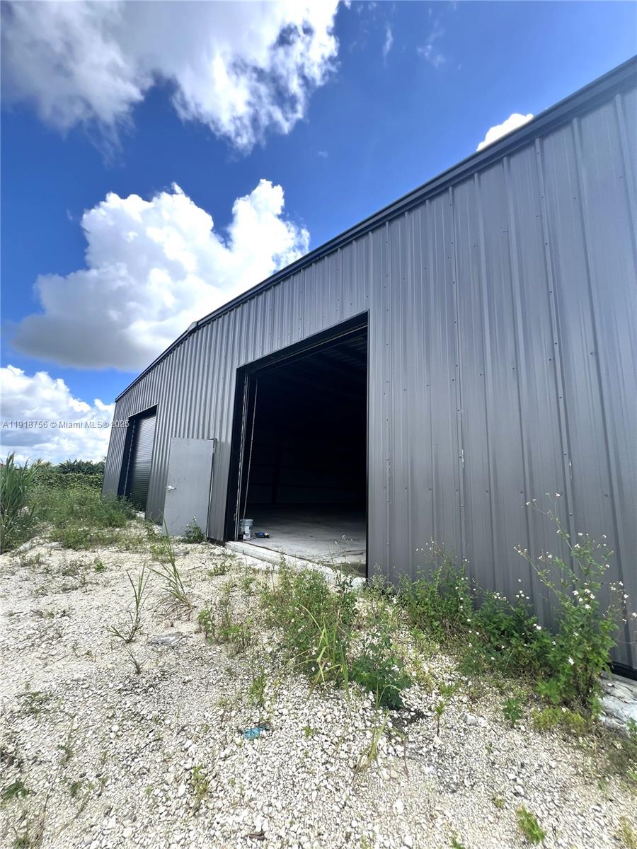   /   sq. ft. $ 2025-11-22 0 foto