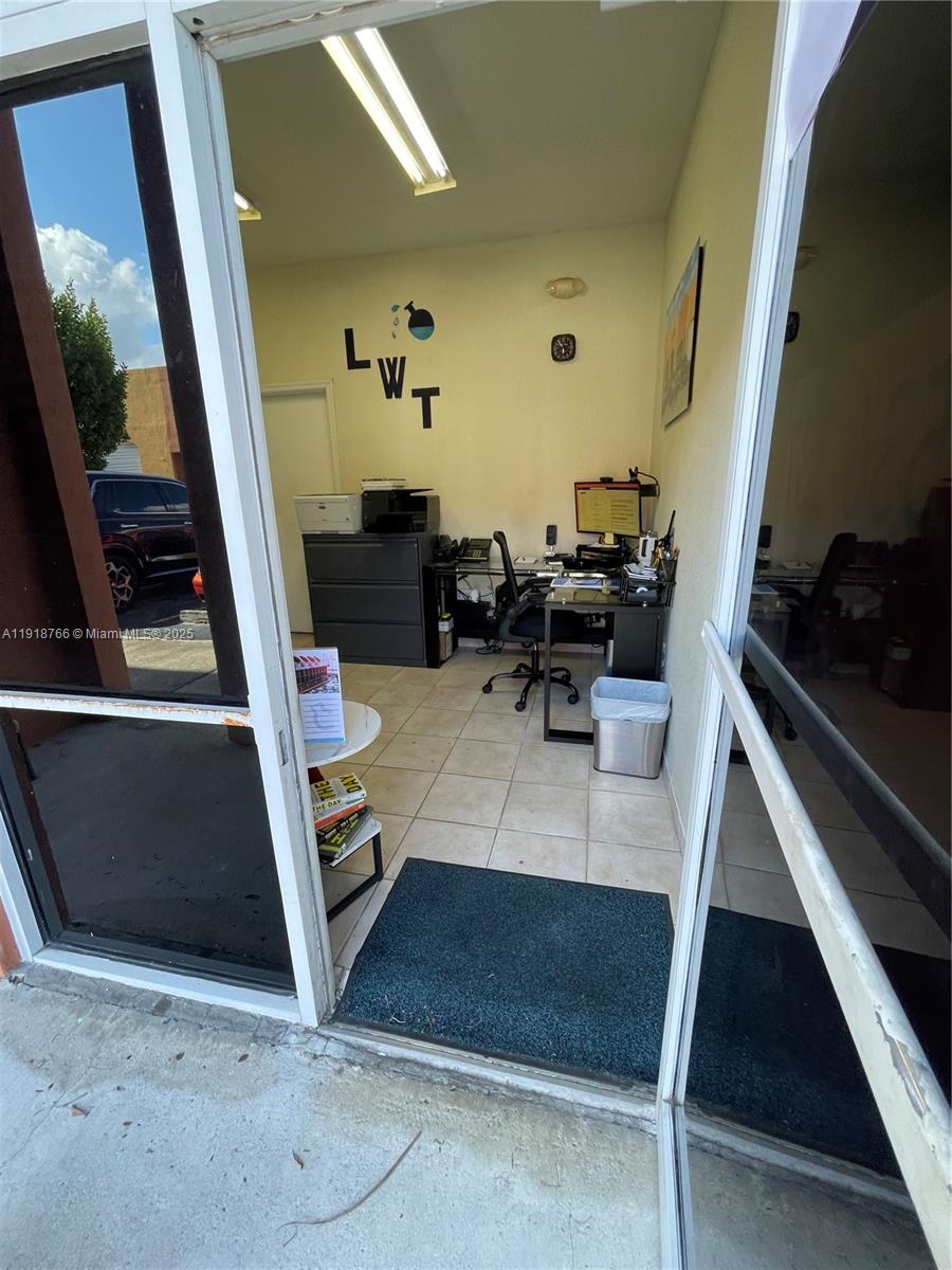 114  /   sq. ft. $ 2025-11-22 0 Photo