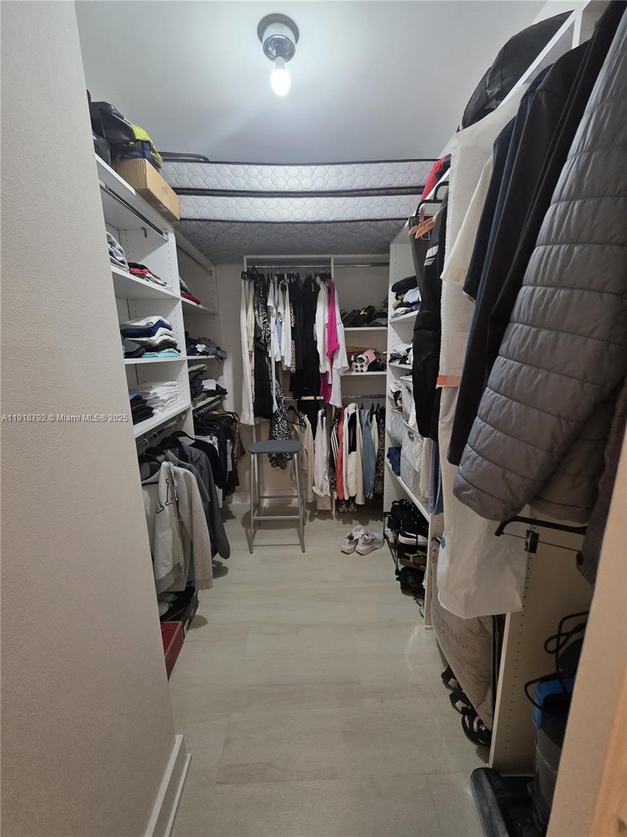 403 2 / 2 1622 sq. ft. $ 2025-11-22 0 Photo