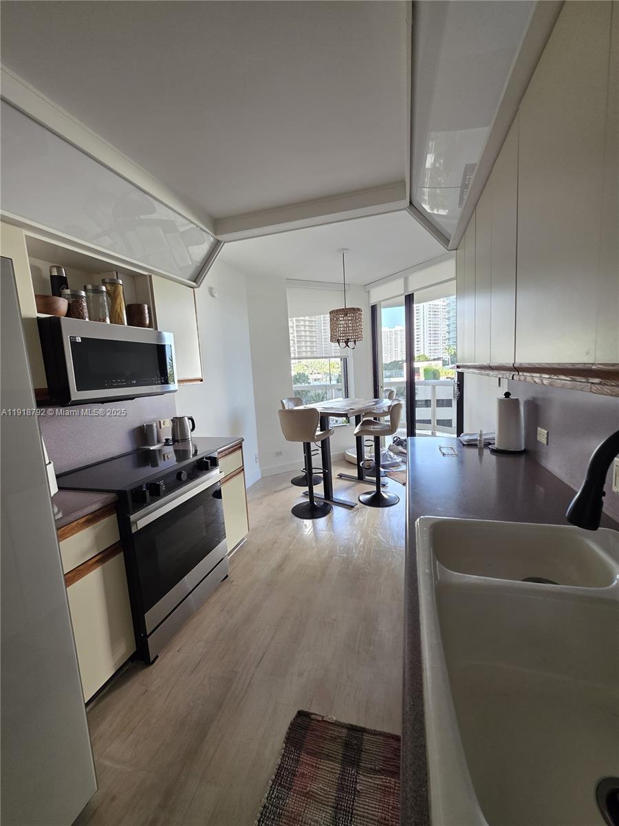 403 2 / 2 1622 sq. ft. $ 2025-11-22 0 Photo