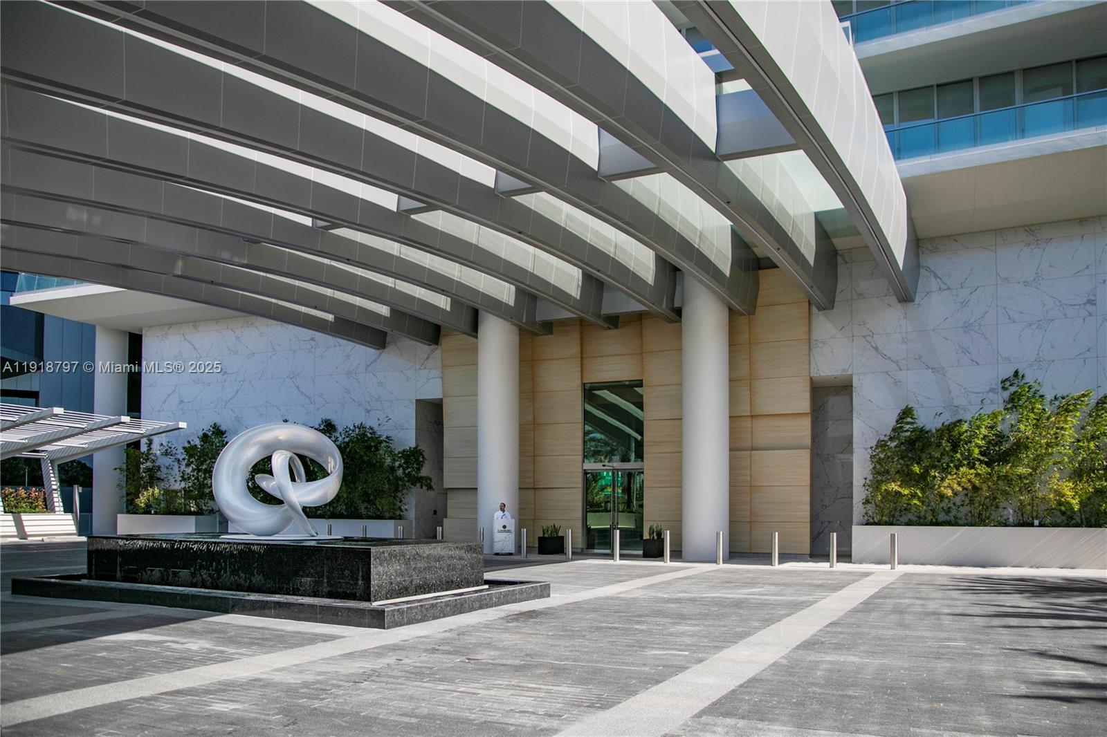 See details 4903 4 / 7 6225 sq. ft. $ 2025-11-22 0 Photo