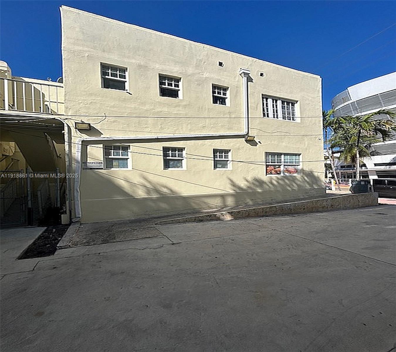   /   sq. ft. $ 2025-11-23 0 foto