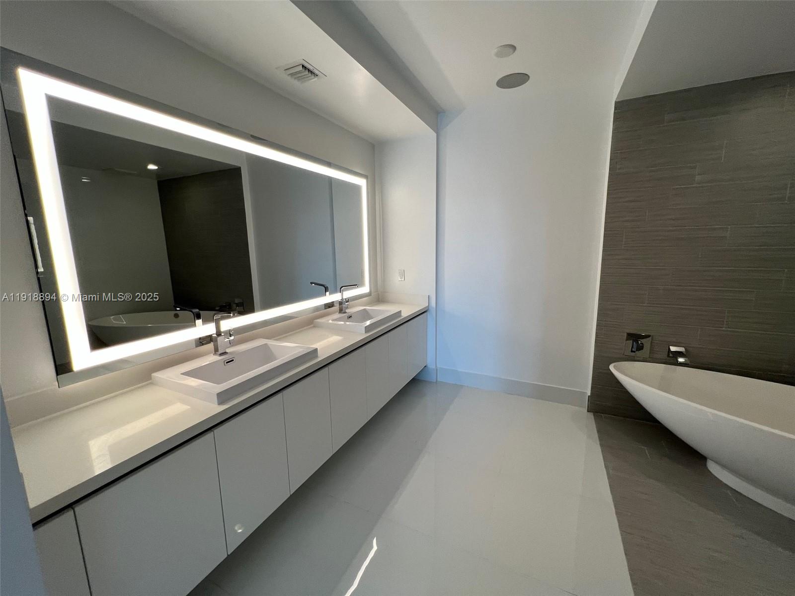 See details 4-505 2 / 3 1541 sq. ft. $ 2025-11-23 0 Photo