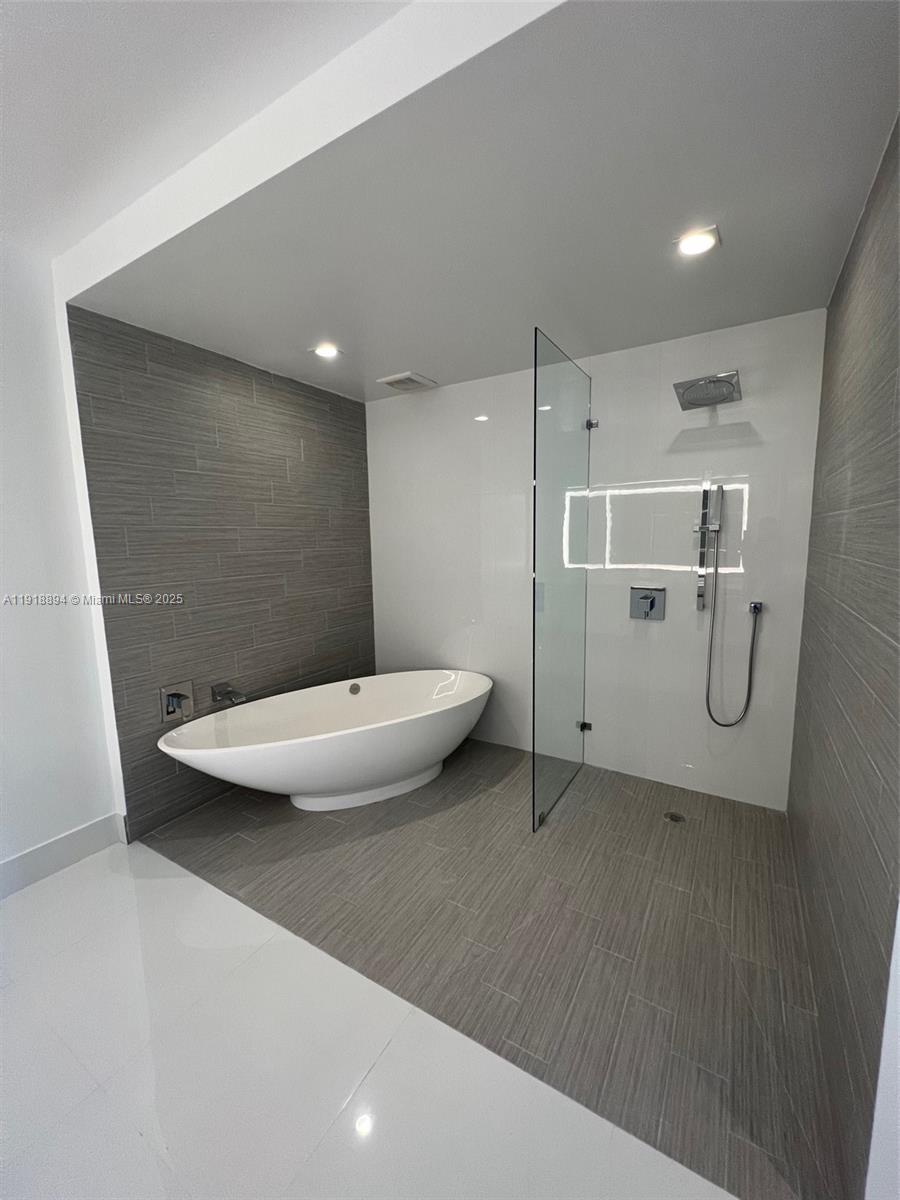 See details 4-505 2 / 3 1541 sq. ft. $ 2025-11-23 0 Photo