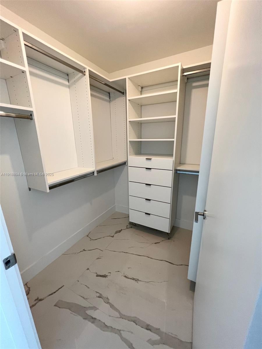 See details 4-505 2 / 3 1541 sq. ft. $ 2025-11-23 0 Photo