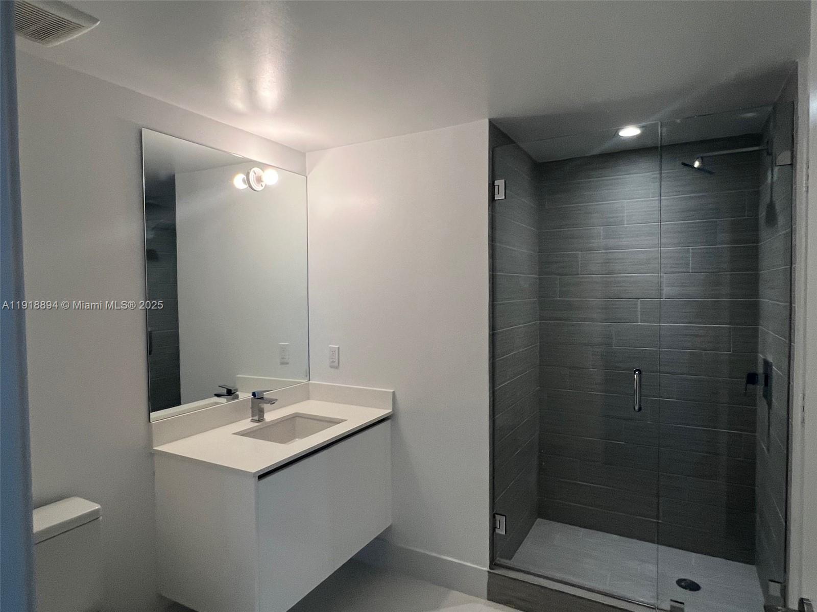 See details 4-505 2 / 3 1541 sq. ft. $ 2025-11-23 0 Photo