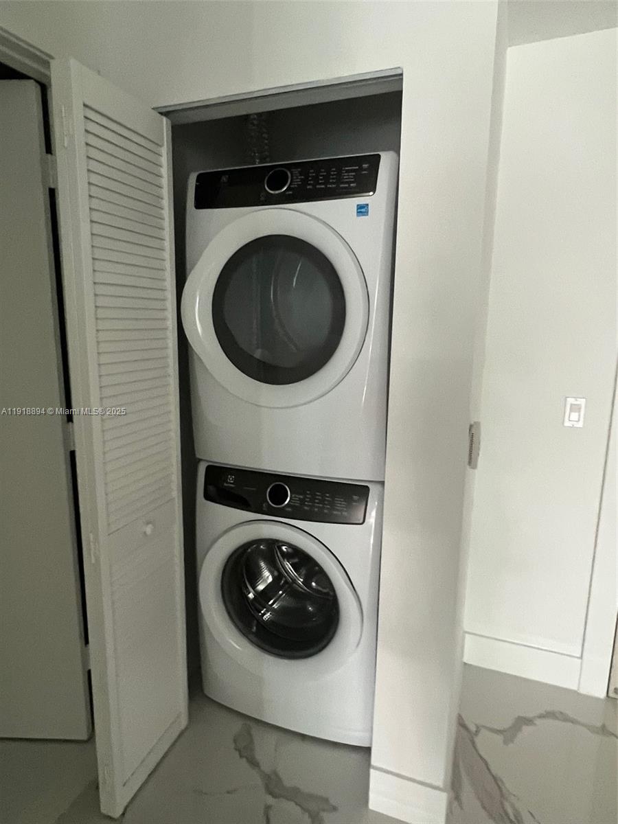 See details 4-505 2 / 3 1541 sq. ft. $ 2025-11-23 0 Photo