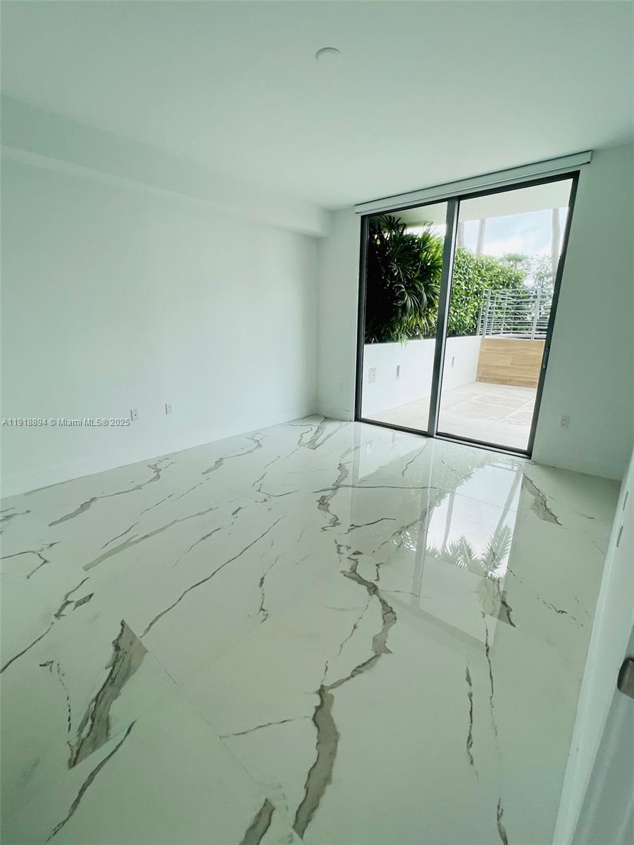 See details 4-505 2 / 3 1541 sq. ft. $ 2025-11-23 0 Photo