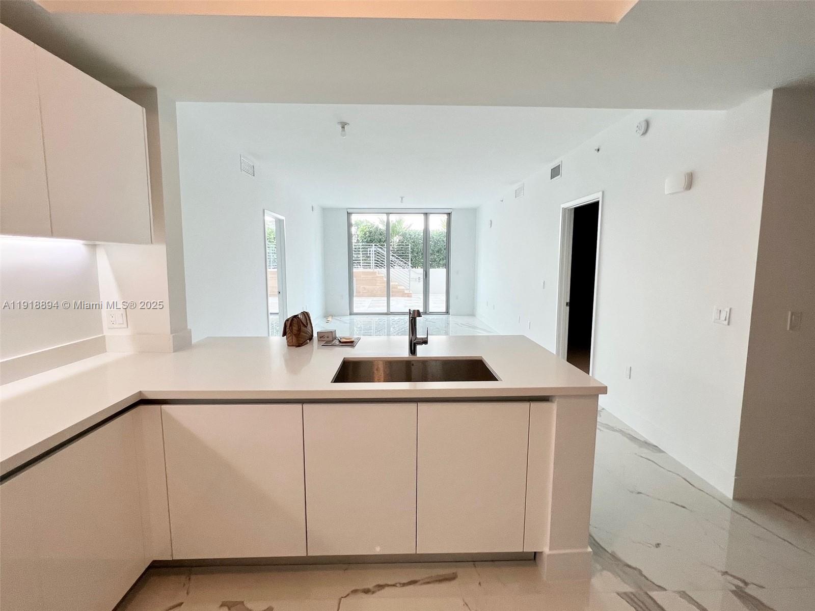 See details 4-505 2 / 3 1541 sq. ft. $ 2025-11-23 0 Photo