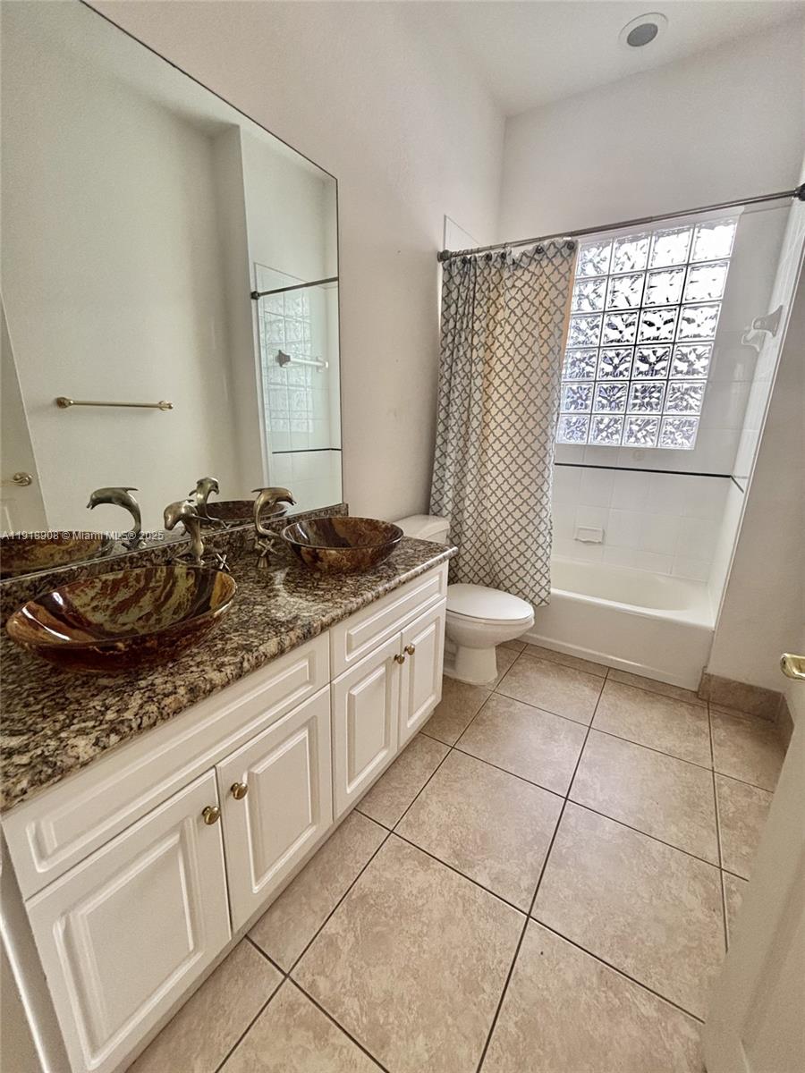 Photo of 1141 Waterside Ln  (1141), Hollywood, Florida, 33019 - 