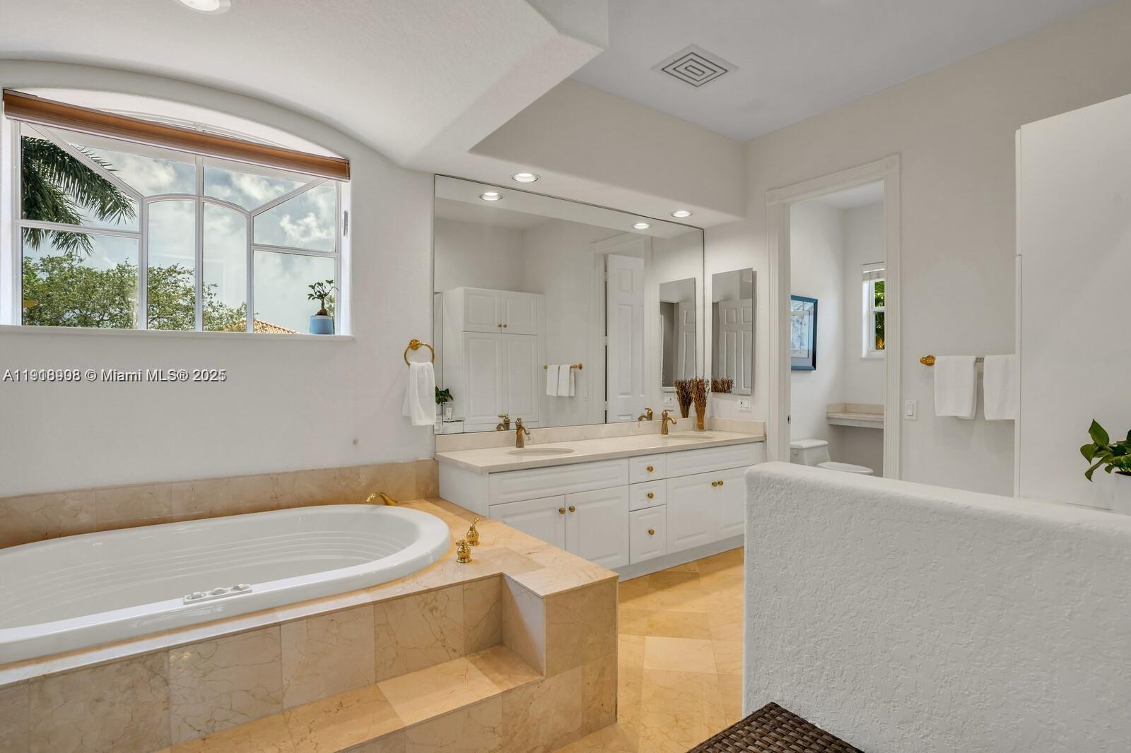 Photo of 1141 Waterside Ln  (1141), Hollywood, Florida, 33019 - 