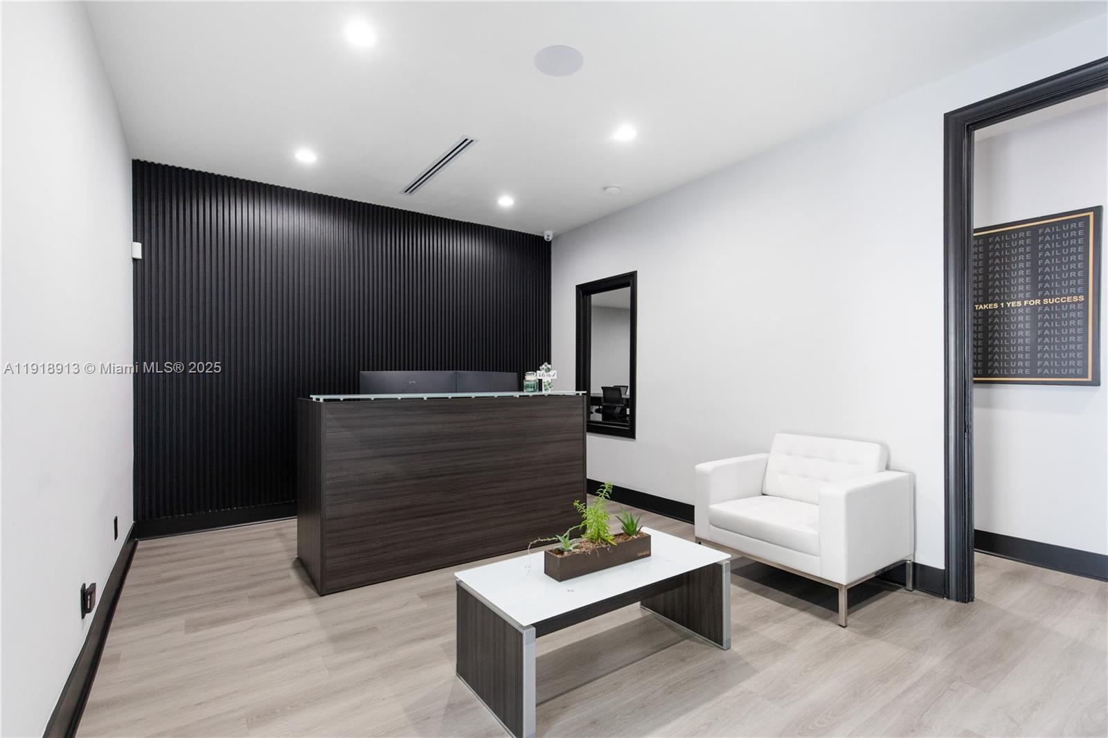 See details / sq. ft. $ 2025-11-23 0 Photo