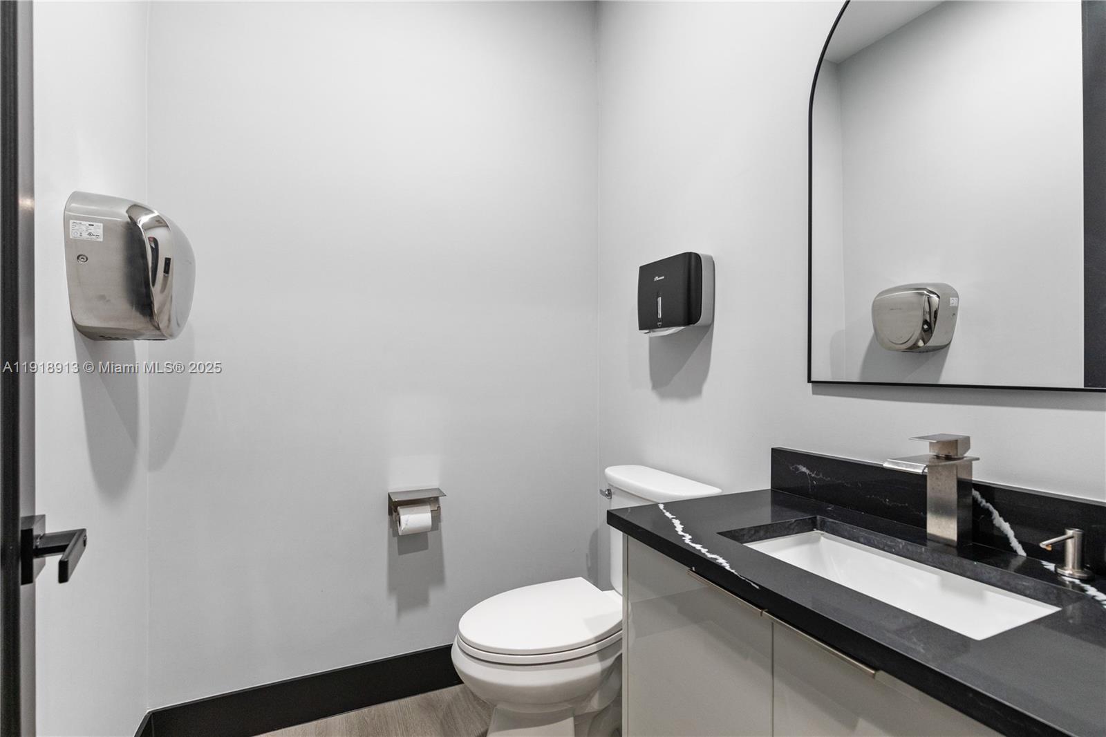 See details / sq. ft. $ 2025-11-23 0 Photo