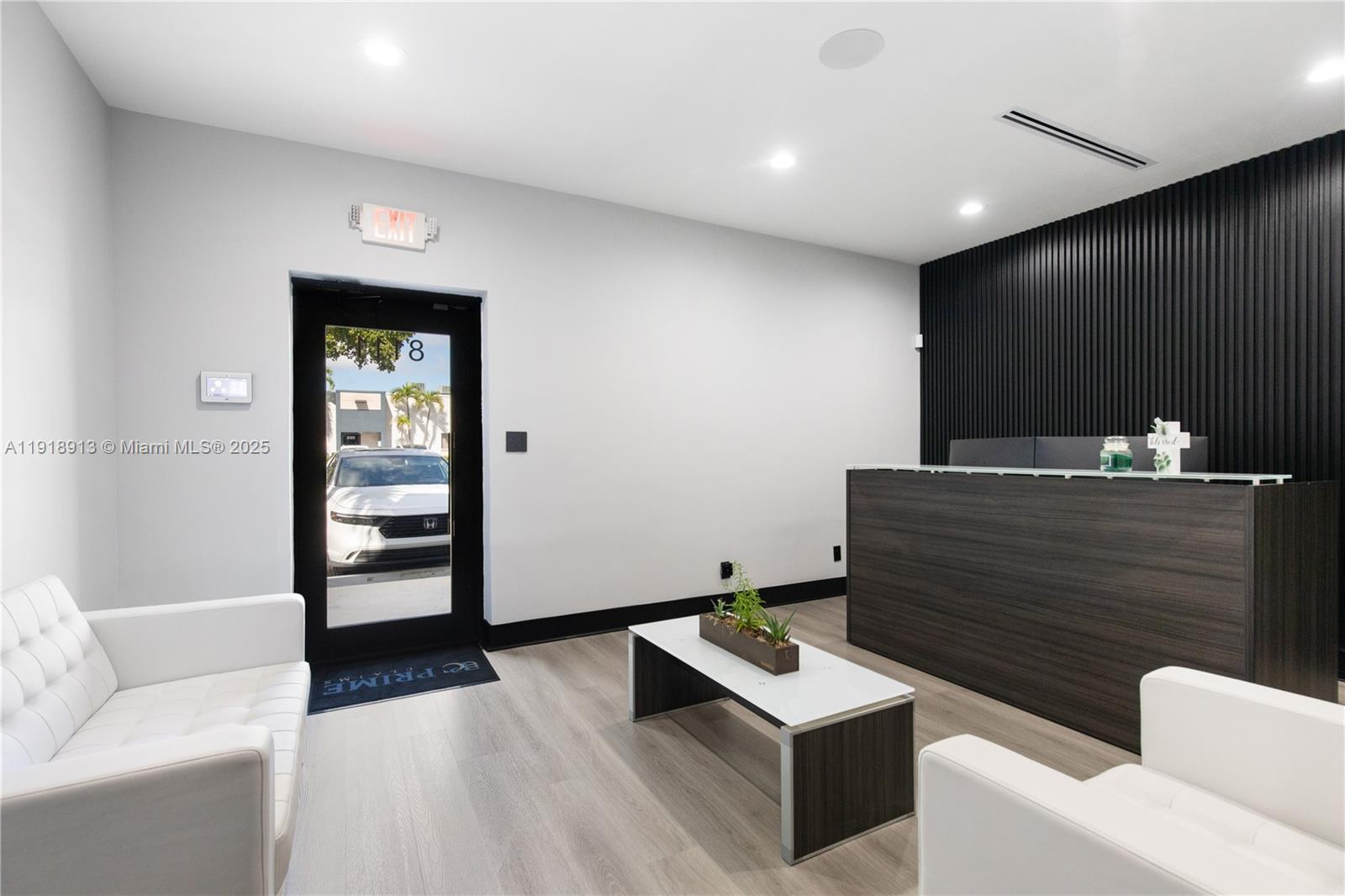 See details / sq. ft. $ 2025-11-23 0 Photo