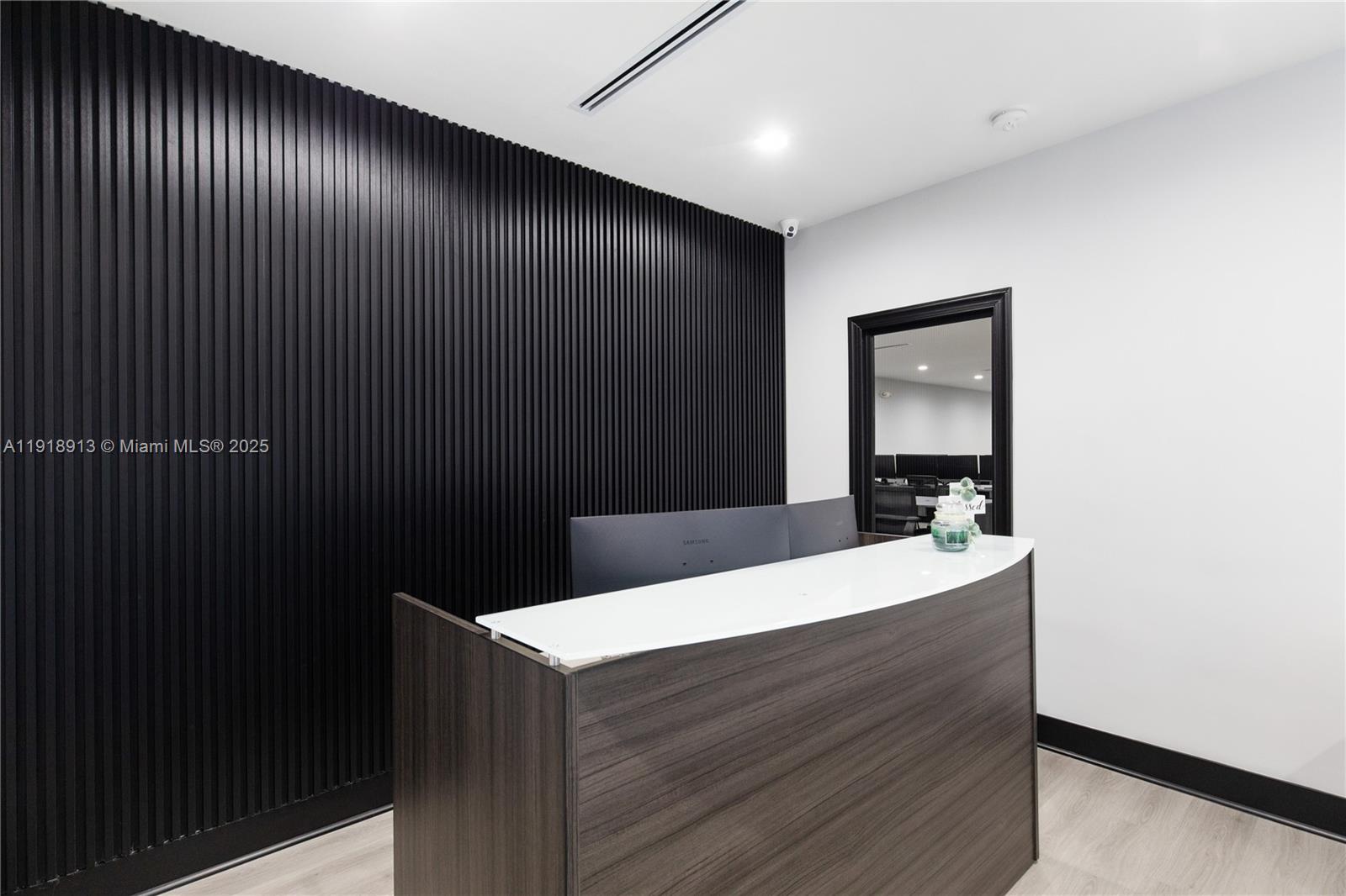 See details / sq. ft. $ 2025-11-23 0 Photo