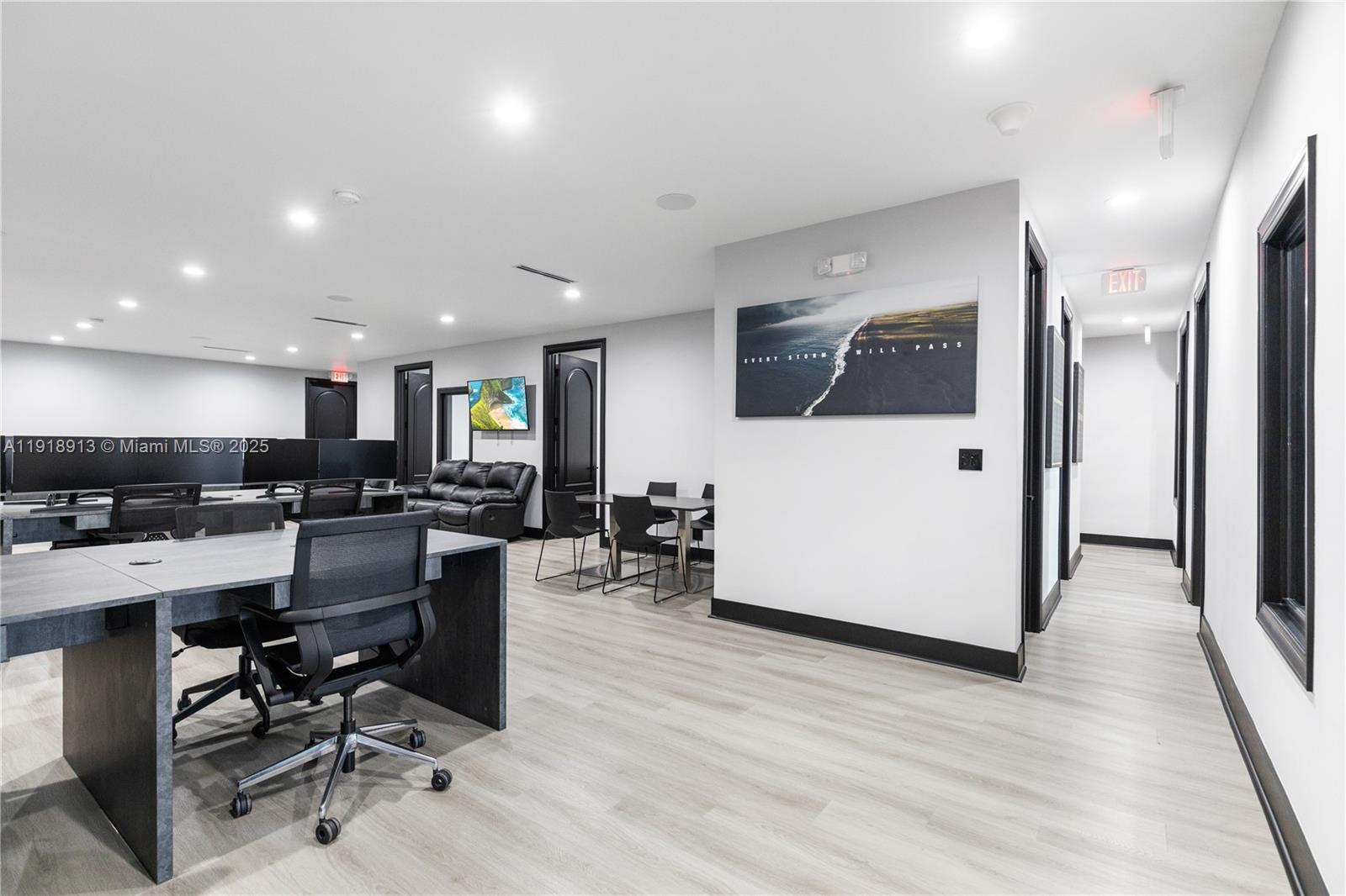 See details / sq. ft. $ 2025-11-23 0 Photo