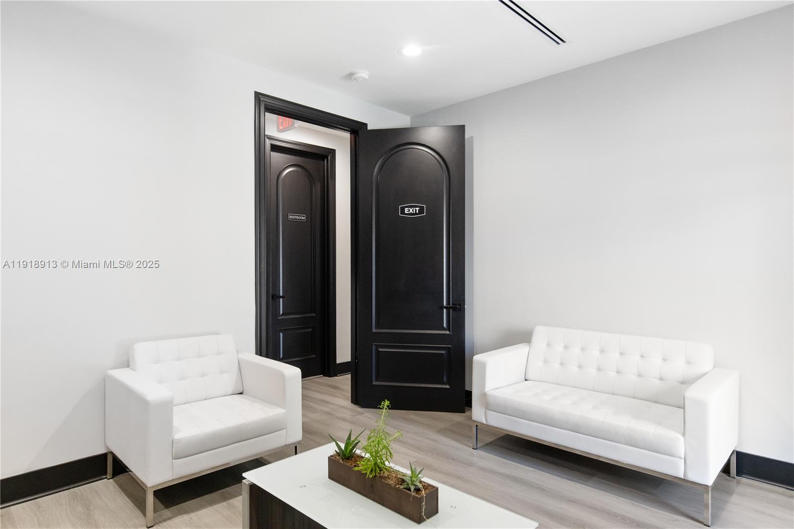 See details / sq. ft. $ 2025-11-23 0 Photo