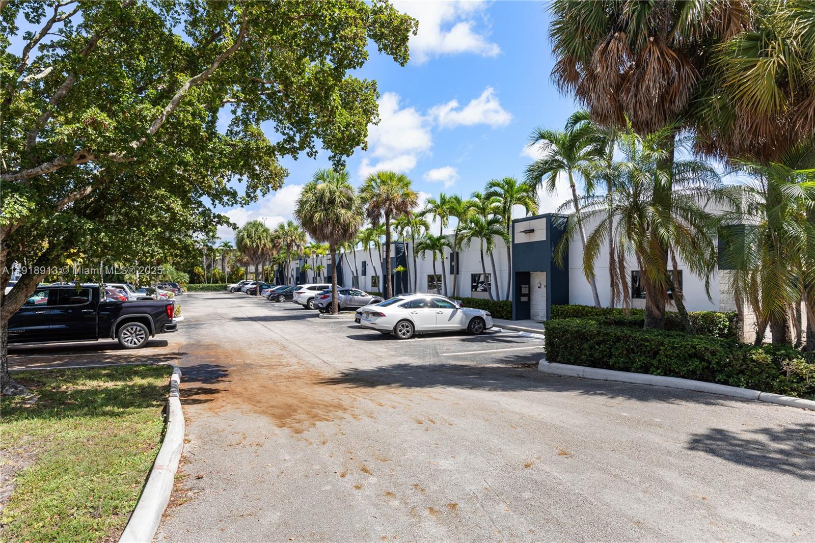 See details / sq. ft. $ 2025-11-23 0 Photo