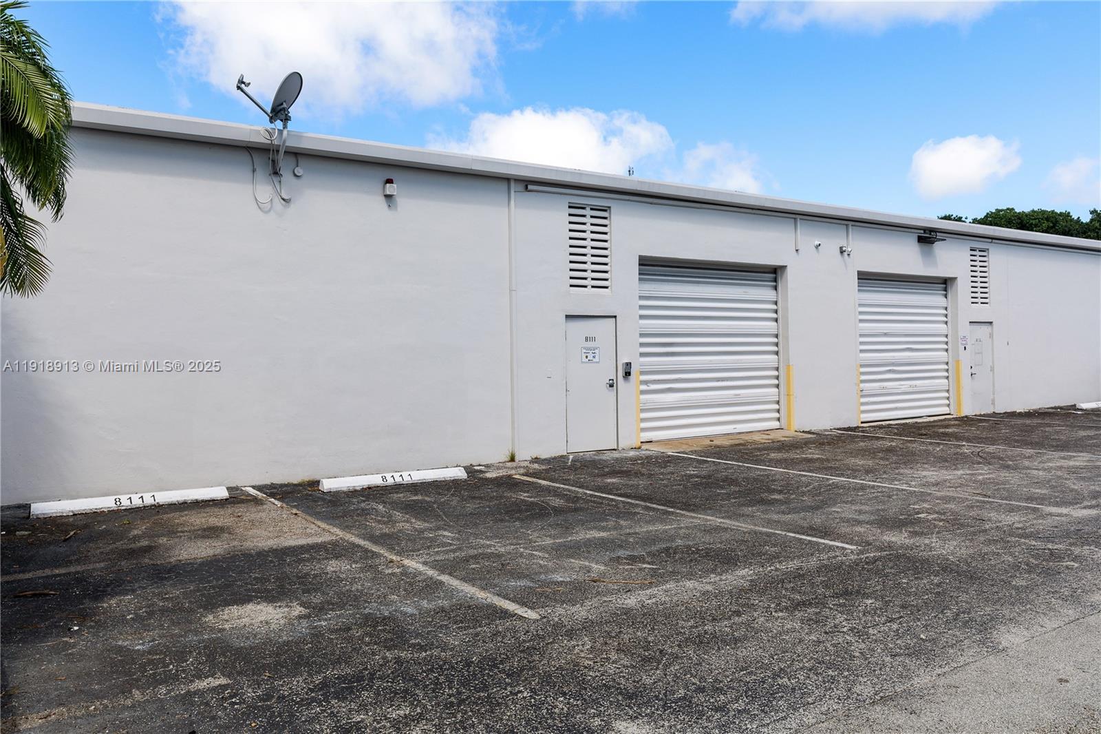 See details / sq. ft. $ 2025-11-23 0 Photo