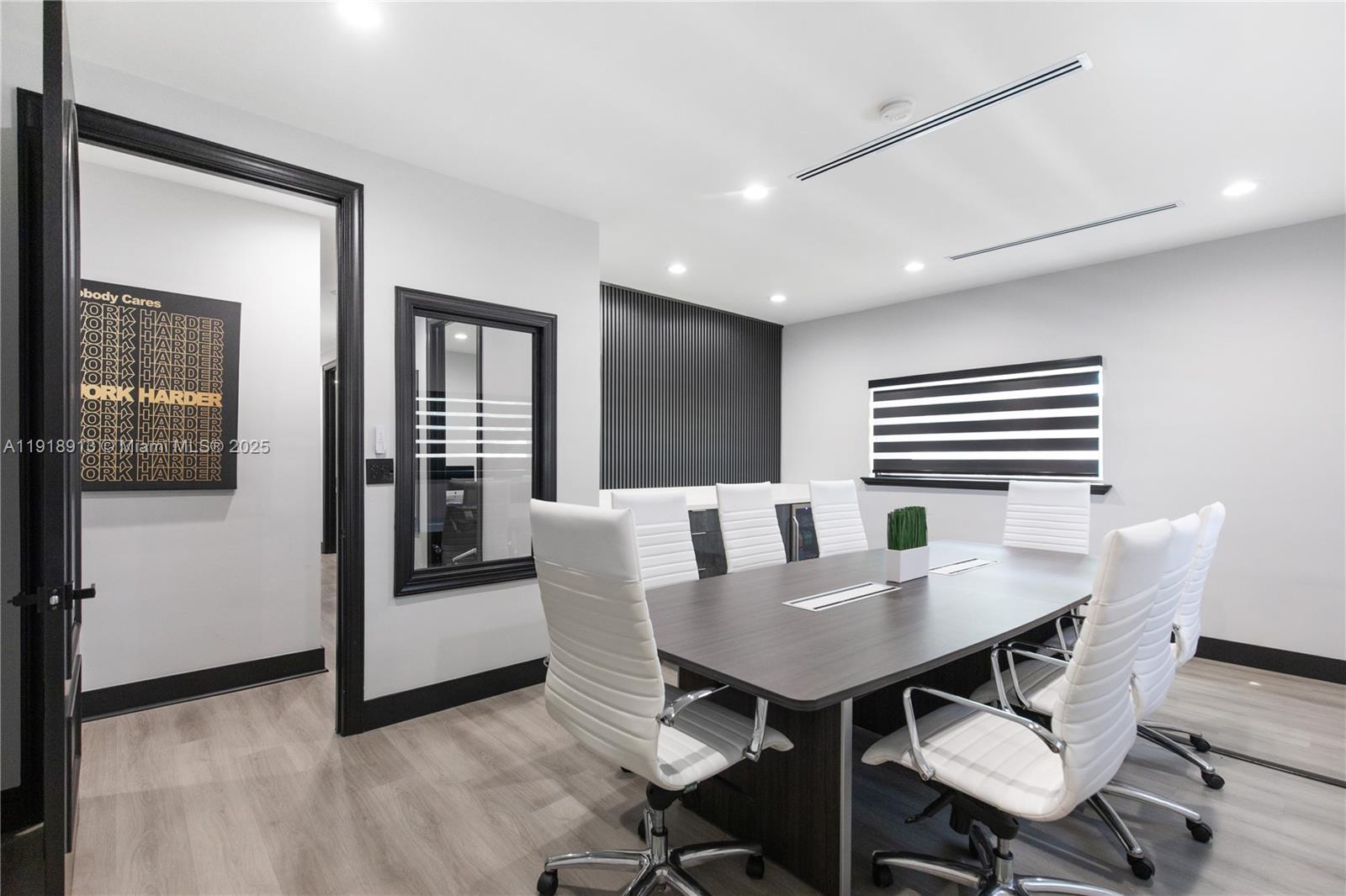 See details / sq. ft. $ 2025-11-23 0 Photo