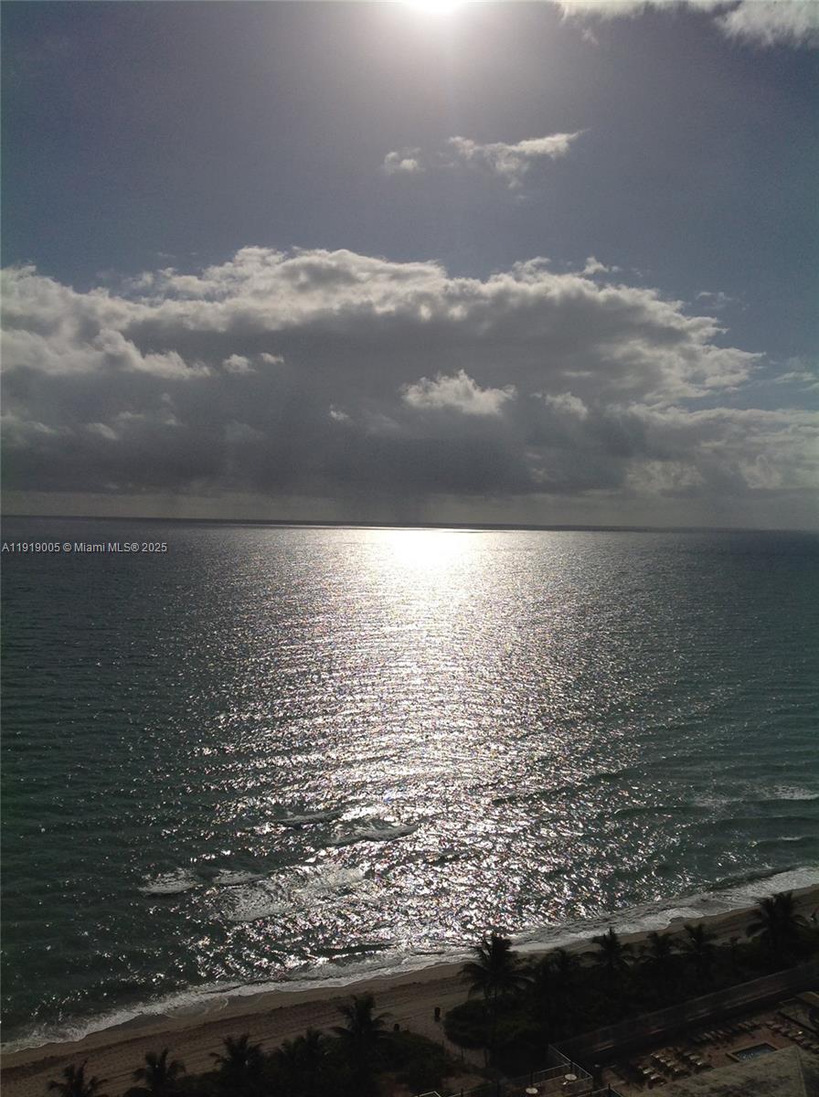 Ver detalles 20A 1 / 2 870 sq. ft. $ 2025-11-24 0 foto