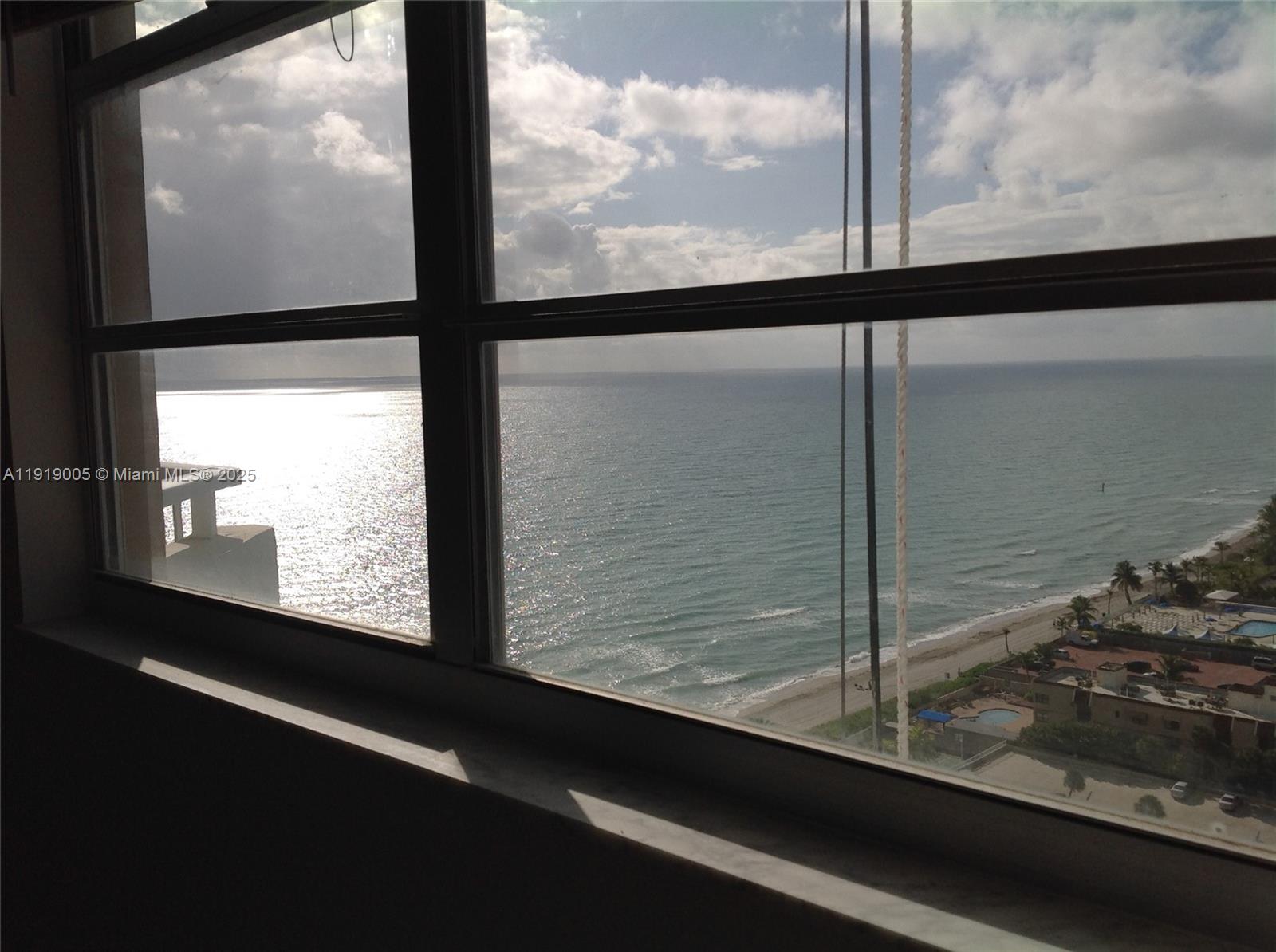 Ver detalles 20A 1 / 2 870 sq. ft. $ 2025-11-24 0 foto