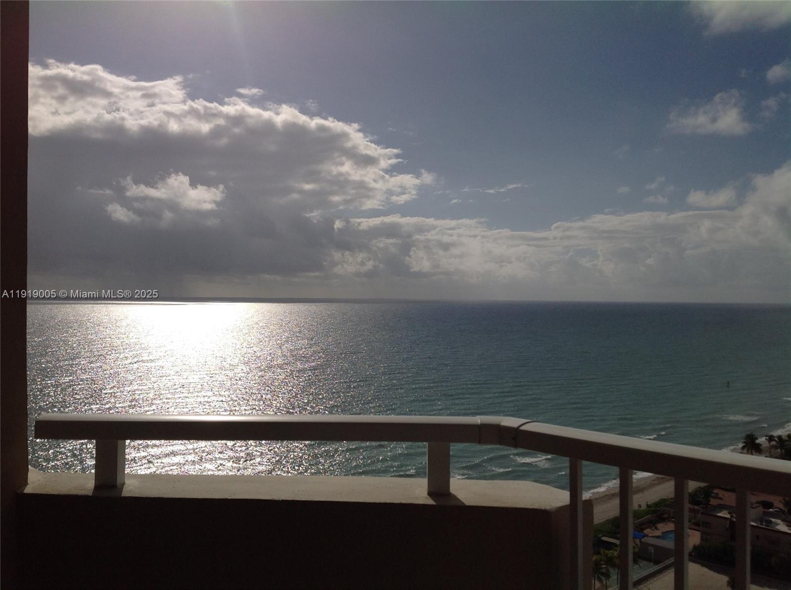 Ver detalles 20A 1 / 2 870 sq. ft. $ 2025-11-24 0 foto