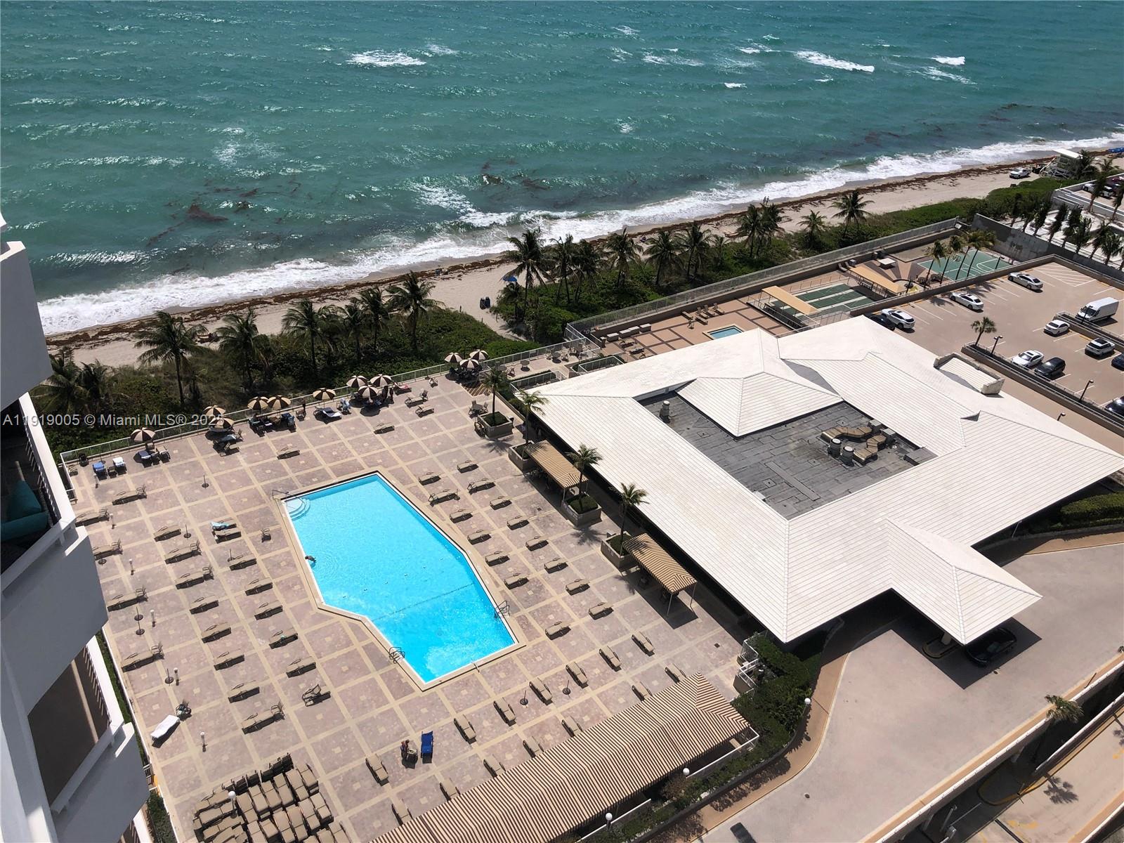 Ver detalles 20A 1 / 2 870 sq. ft. $ 2025-11-24 0 foto