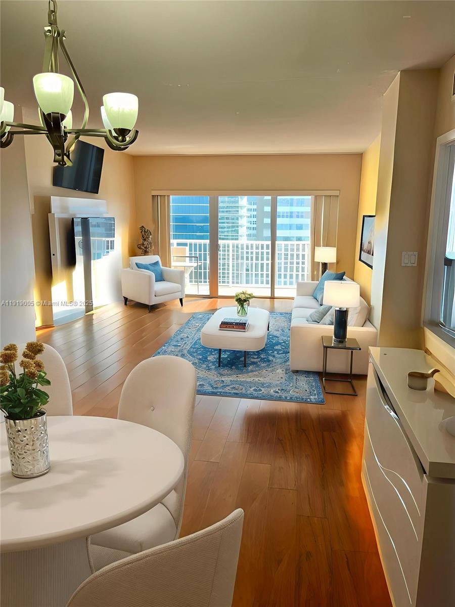 Ver detalles 20A 1 / 2 870 sq. ft. $ 2025-11-24 0 foto