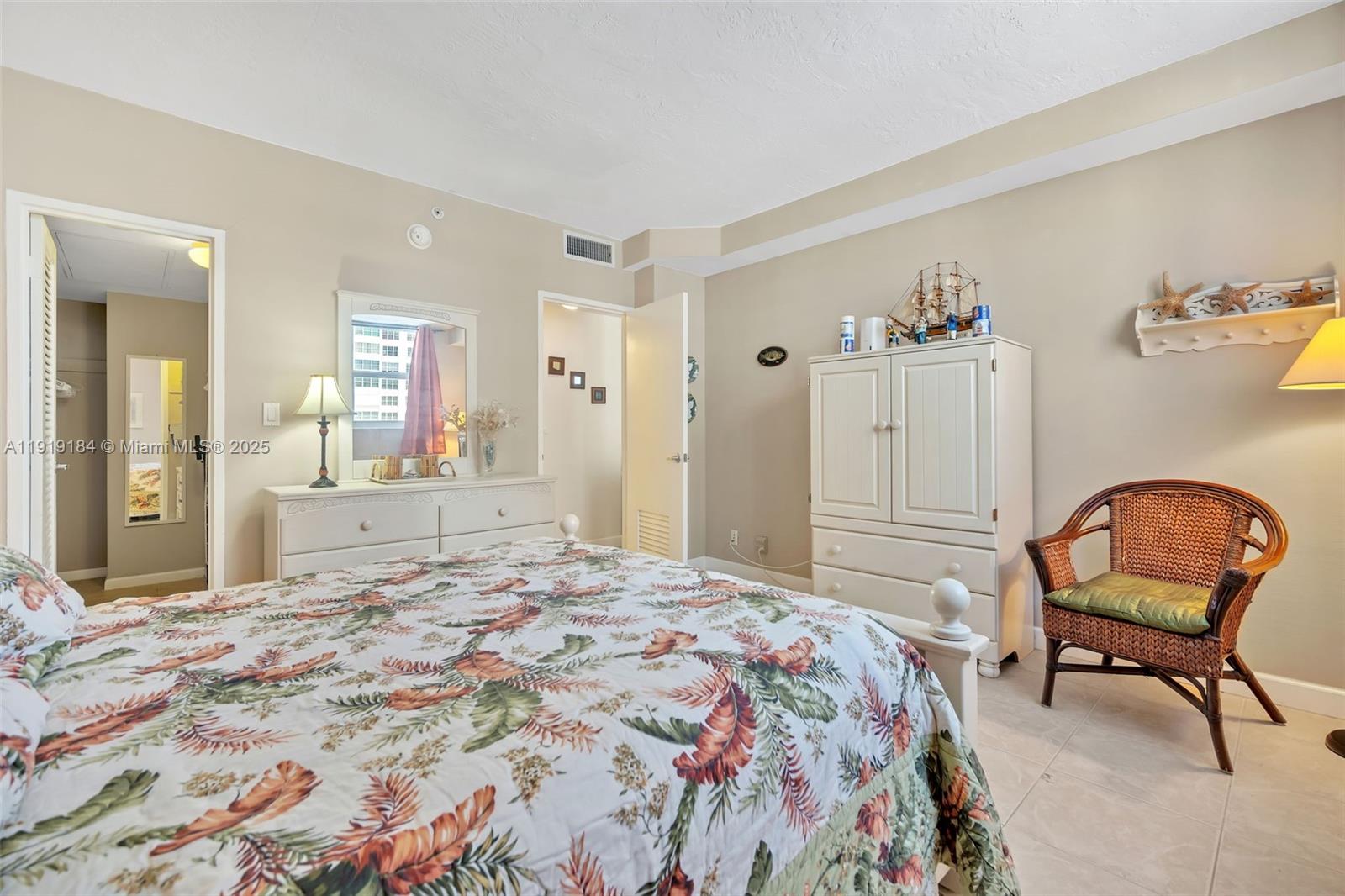 Photo of 3001 Ocean Dr  #403, Hollywood, Florida, 33019 - 