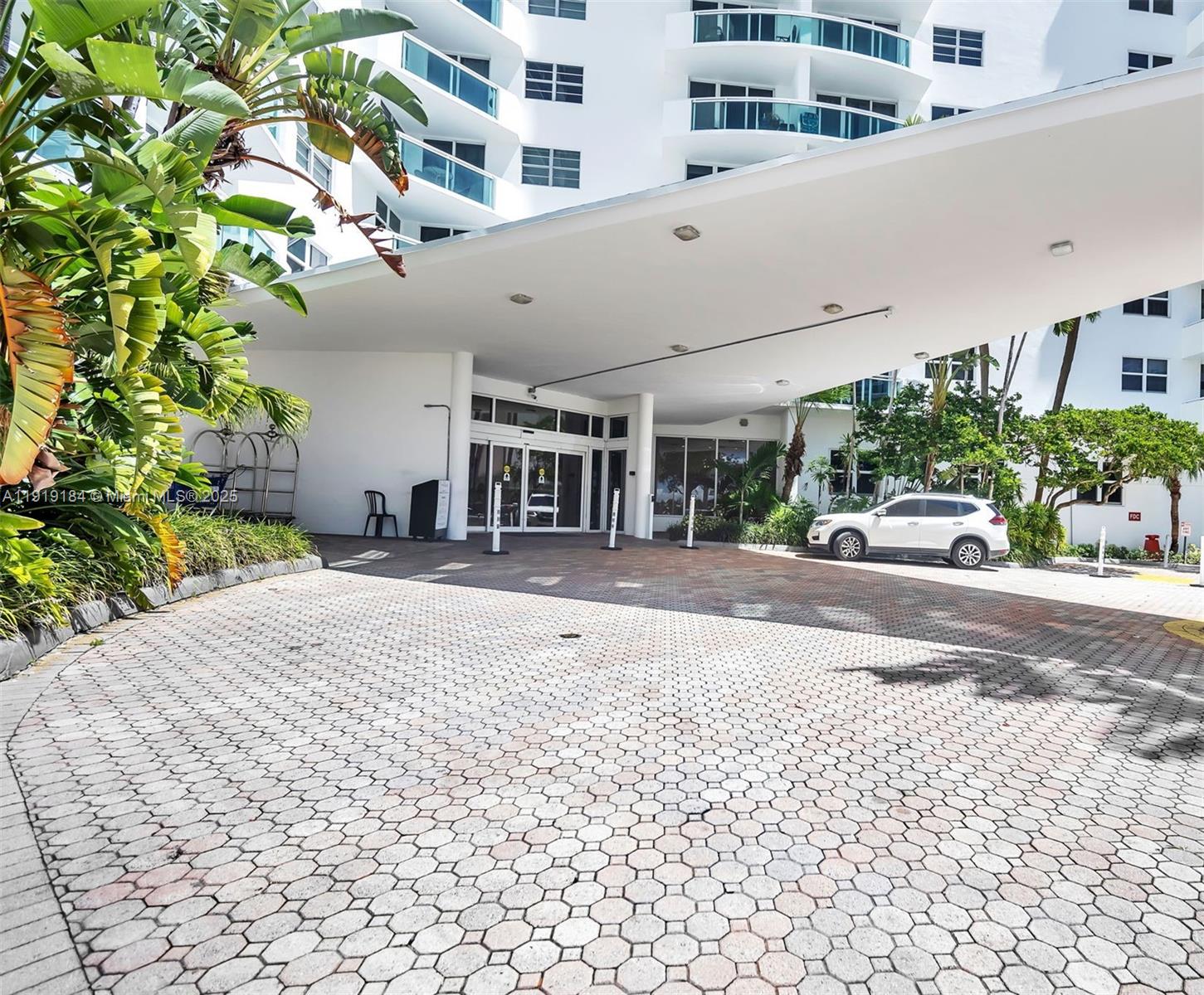 Photo of 3001 Ocean Dr  #403, Hollywood, Florida, 33019 - 