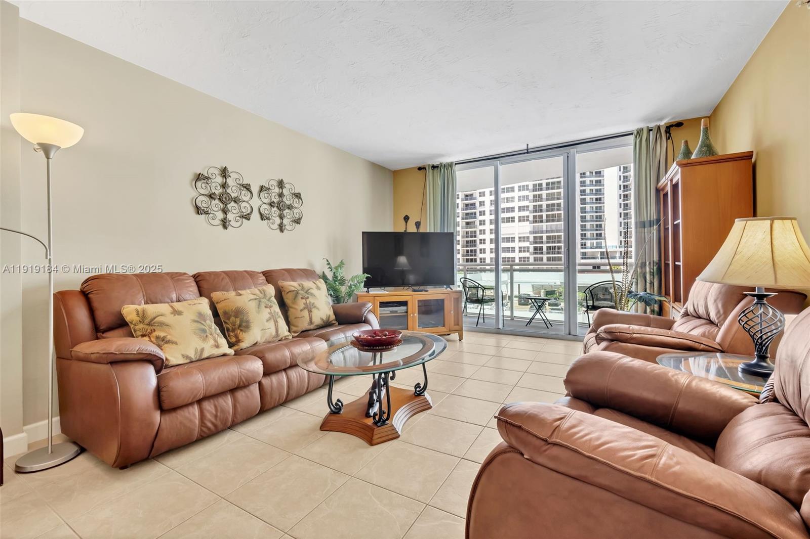 Photo of 3001 Ocean Dr  #403, Hollywood, Florida, 33019 - 