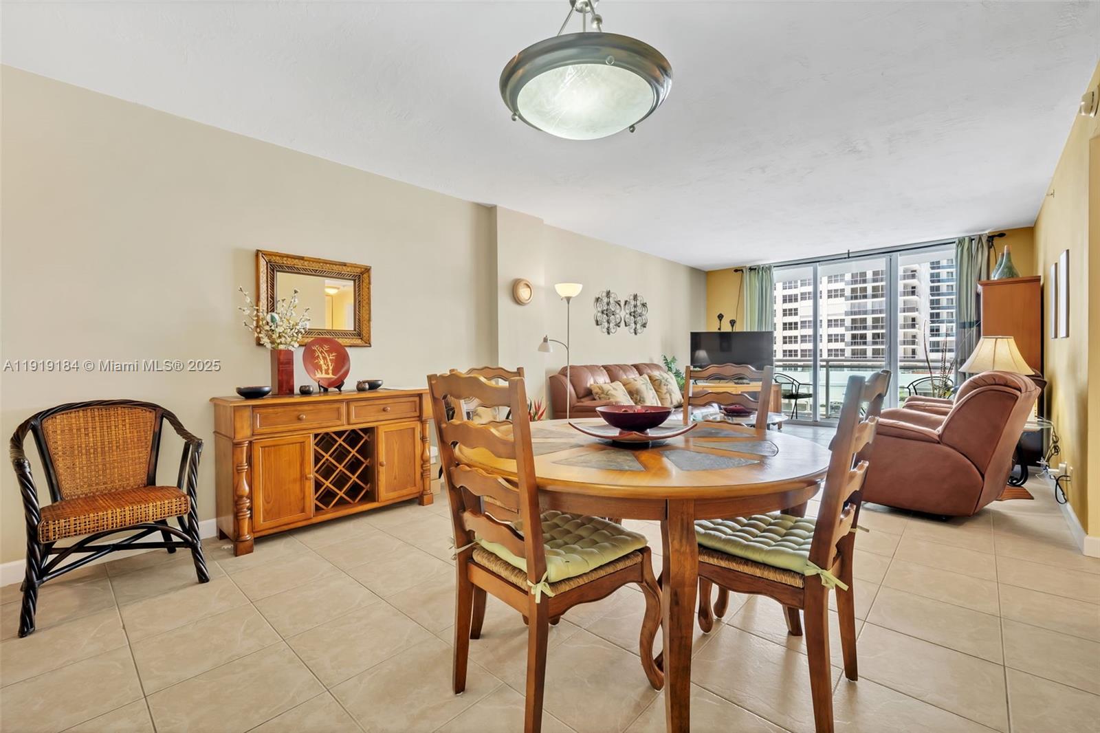 Photo of 3001 Ocean Dr  #403, Hollywood, Florida, 33019 - 