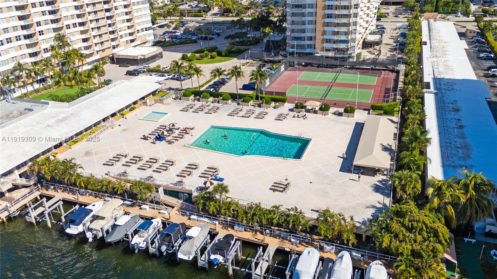 8Q 3 / 3 1740 sq. ft. $ 2025-11-24 0 Photo