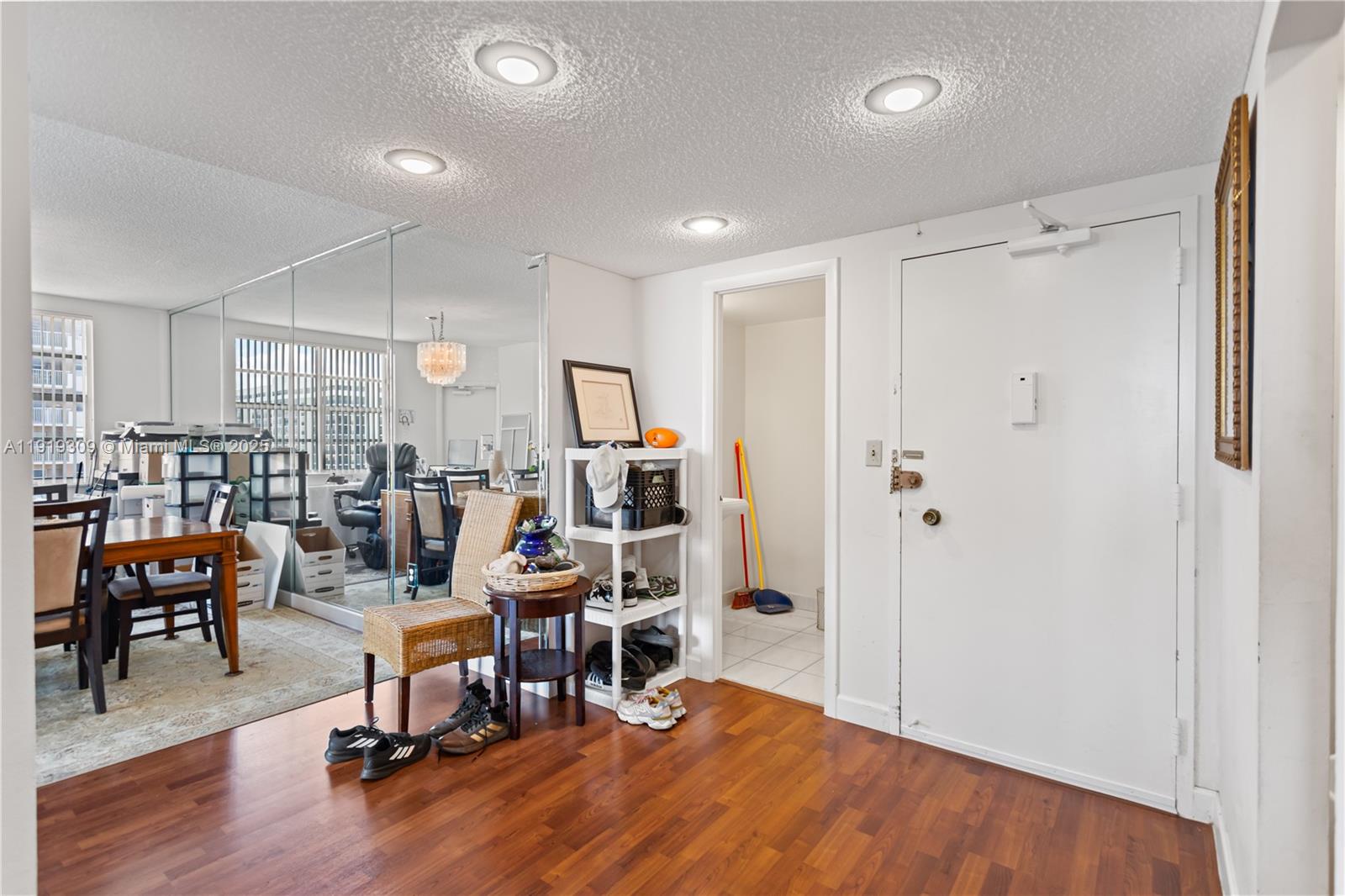 8Q 3 / 3 1740 sq. ft. $ 2025-11-24 0 Photo