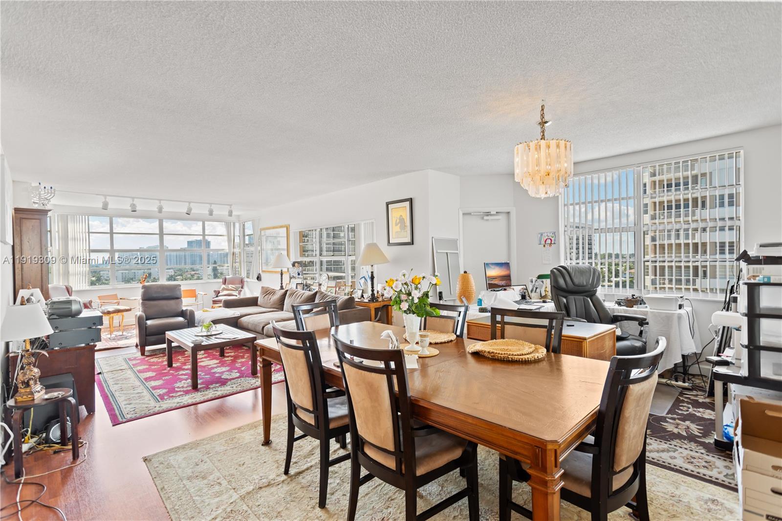 8Q 3 / 3 1740 sq. ft. $ 2025-11-24 0 Photo