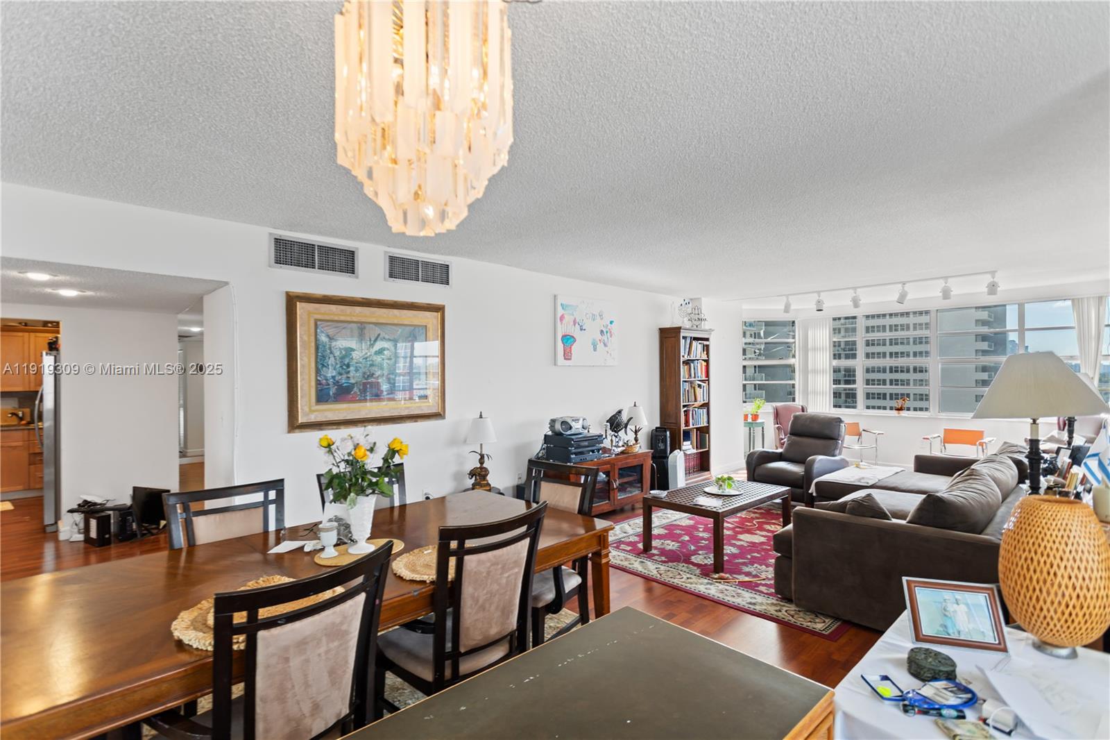 8Q 3 / 3 1740 sq. ft. $ 2025-11-24 0 Photo