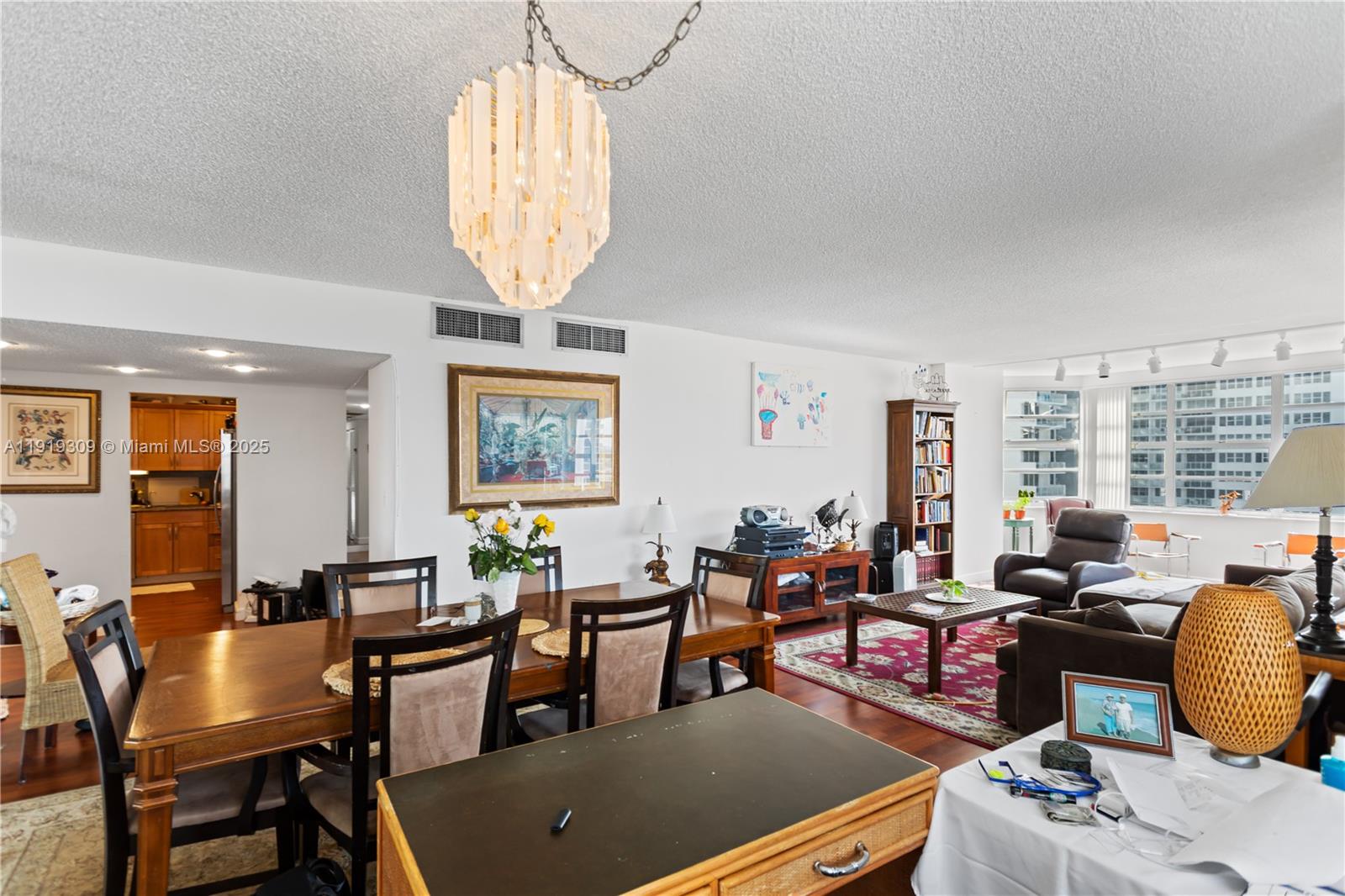 8Q 3 / 3 1740 sq. ft. $ 2025-11-24 0 Photo