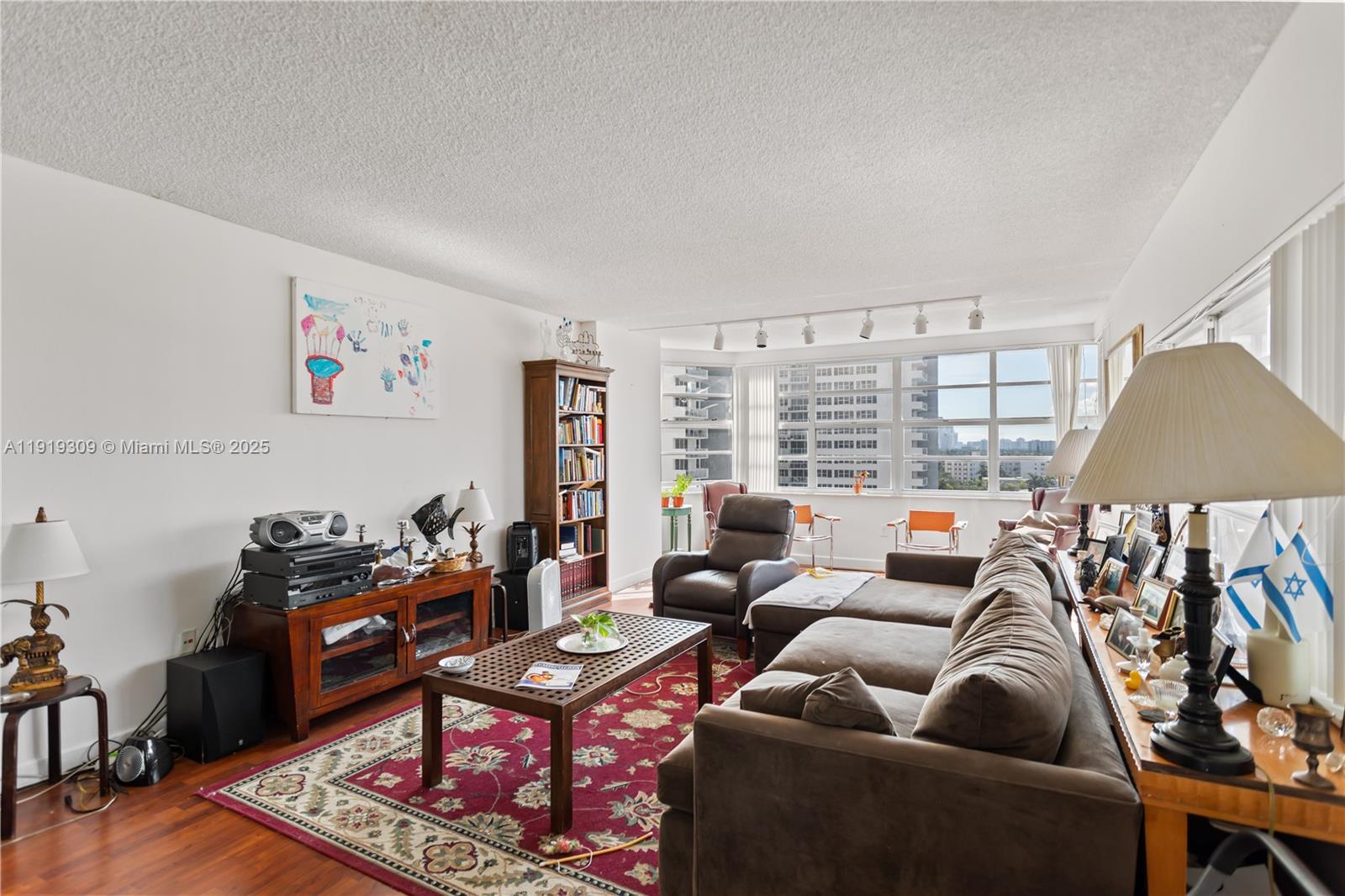 8Q 3 / 3 1740 sq. ft. $ 2025-11-24 0 Photo