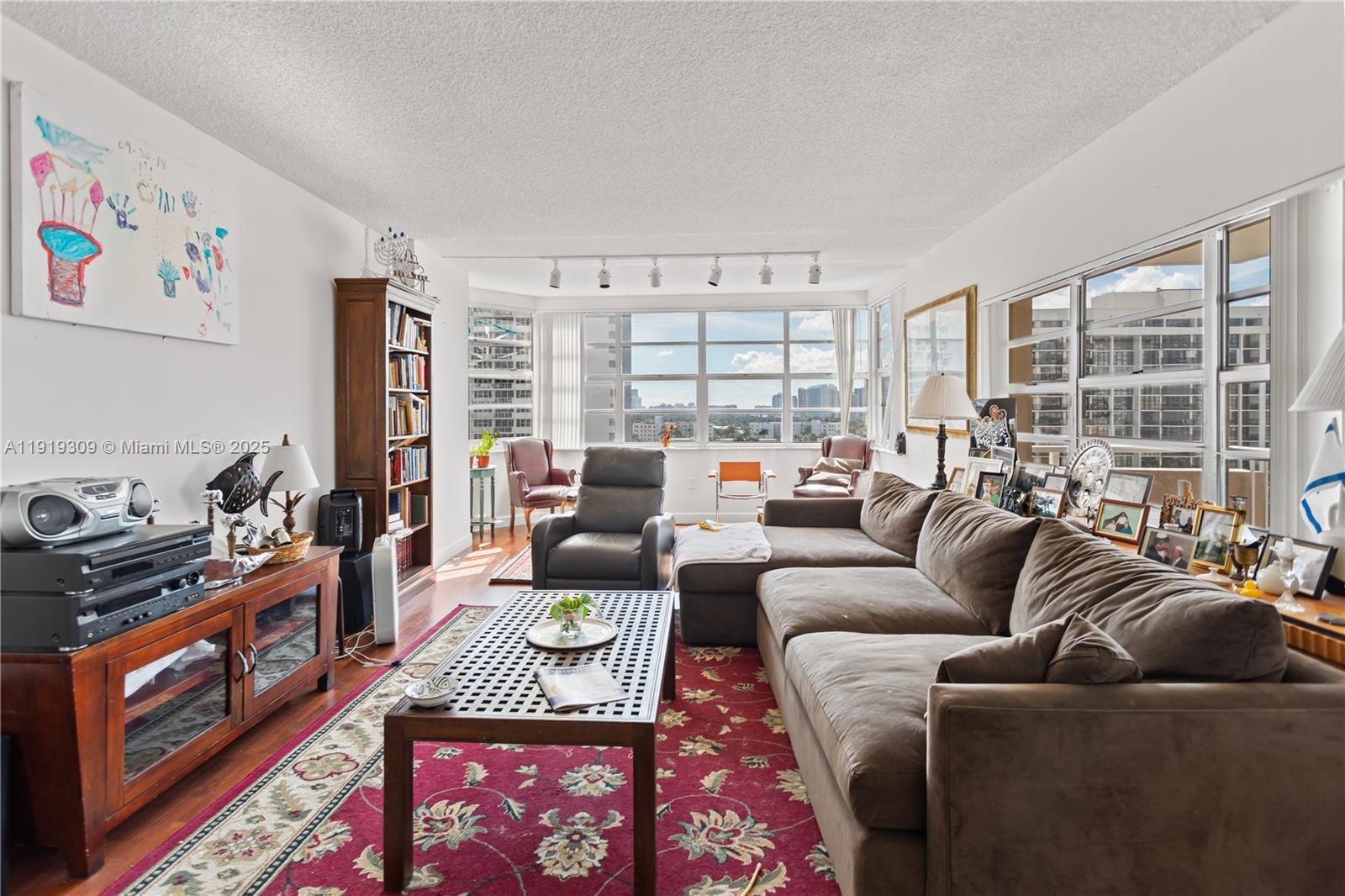 8Q 3 / 3 1740 sq. ft. $ 2025-11-24 0 Photo