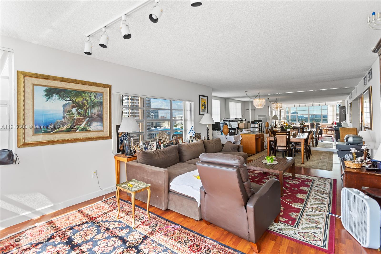 8Q 3 / 3 1740 sq. ft. $ 2025-11-24 0 Photo