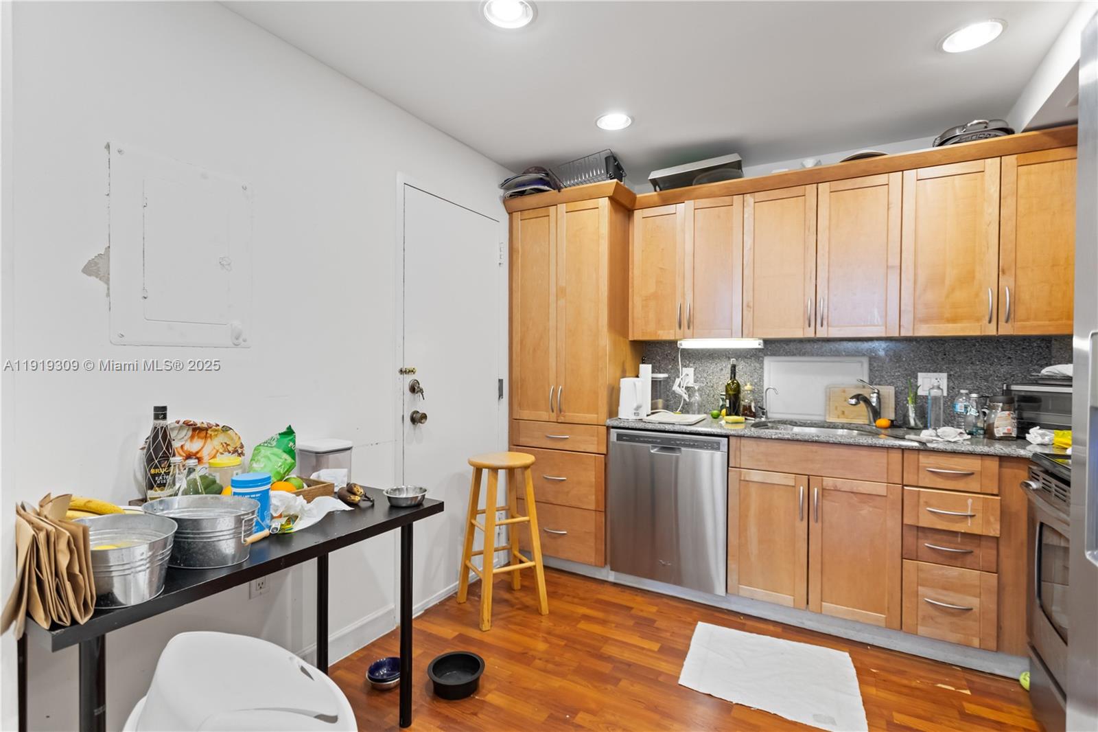 8Q 3 / 3 1740 sq. ft. $ 2025-11-24 0 Photo