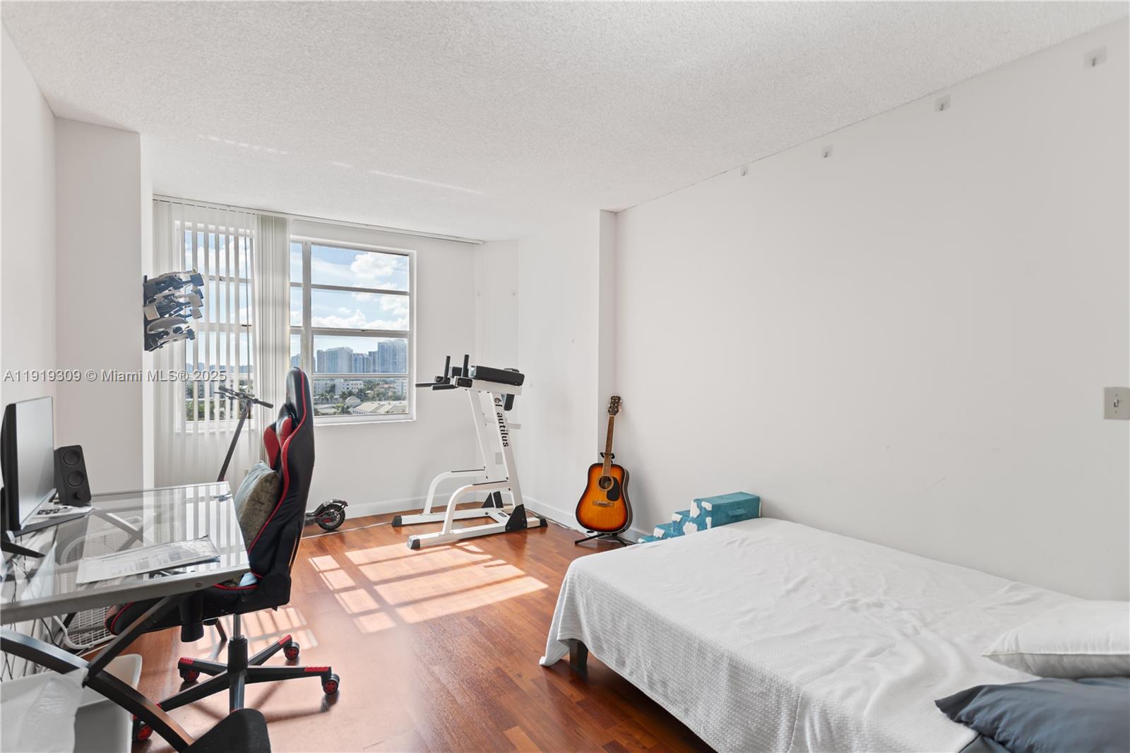 8Q 3 / 3 1740 sq. ft. $ 2025-11-24 0 Photo