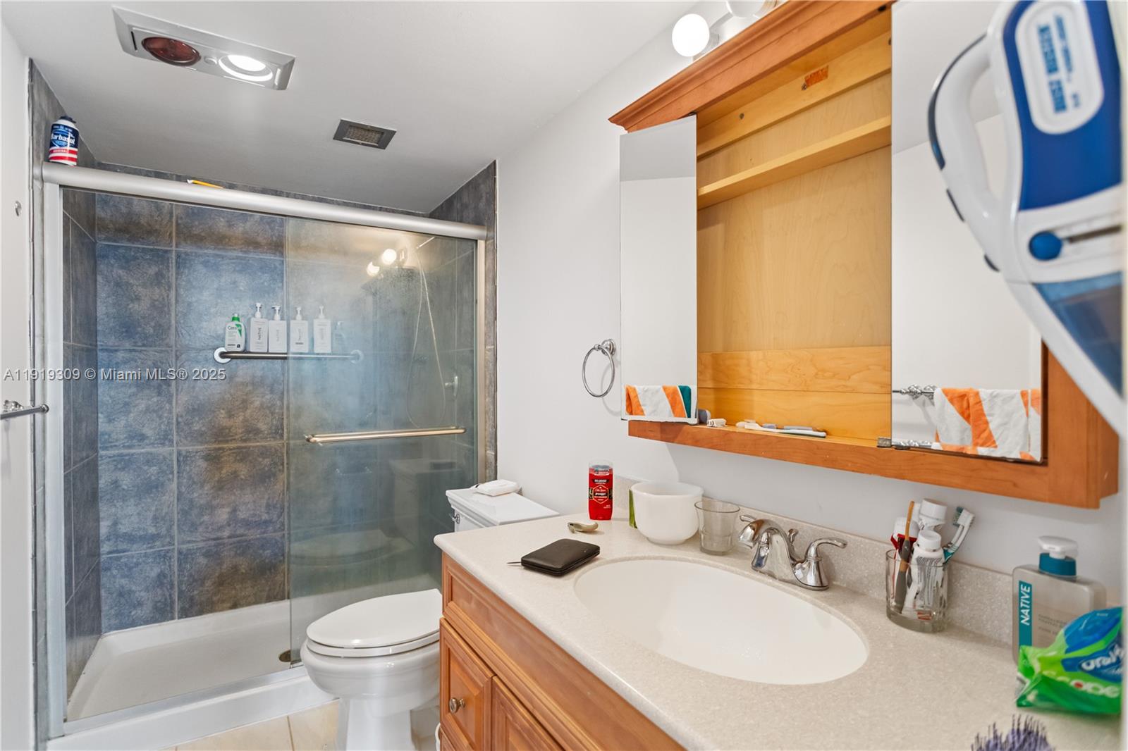 8Q 3 / 3 1740 sq. ft. $ 2025-11-24 0 Photo