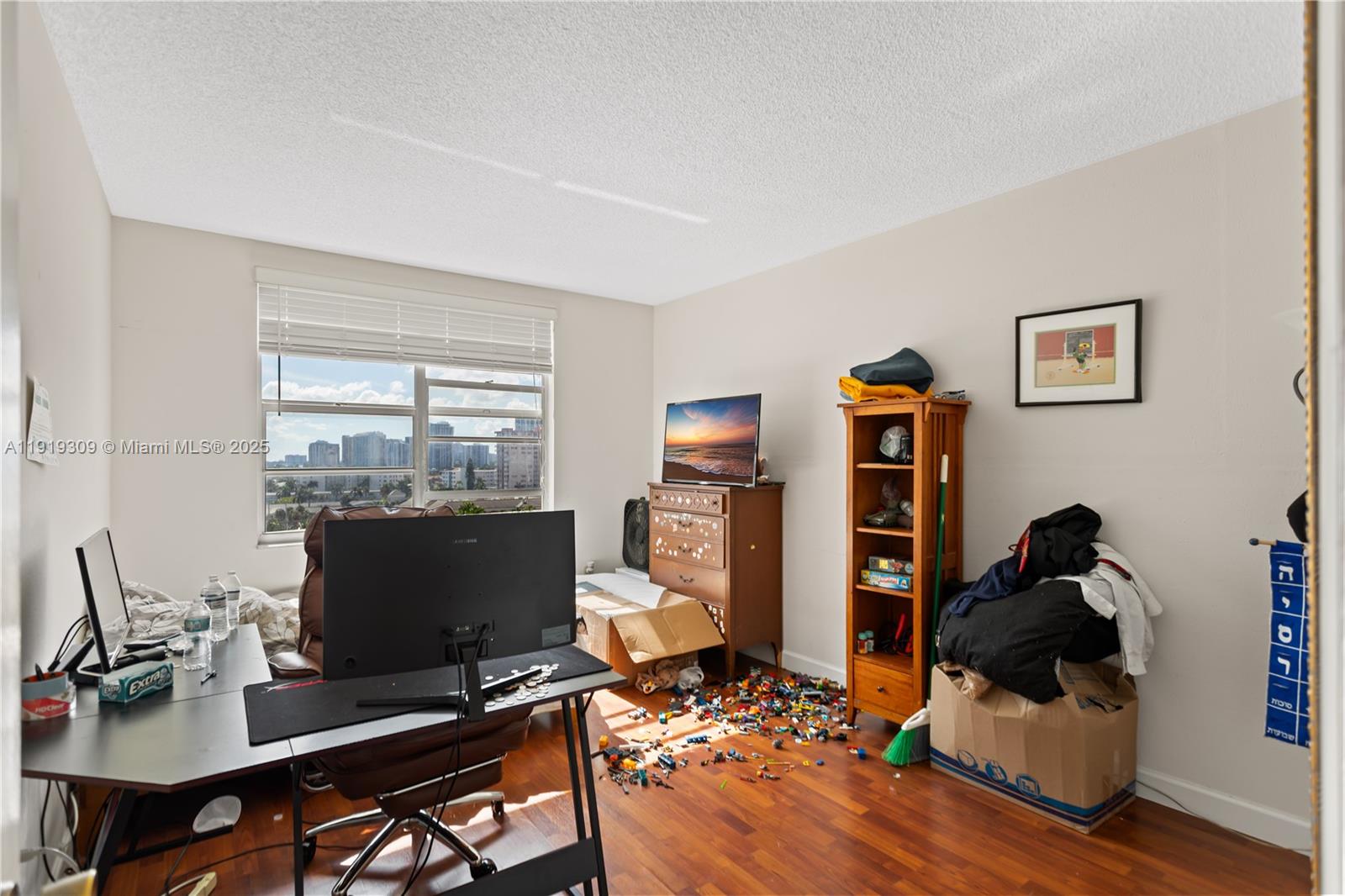 8Q 3 / 3 1740 sq. ft. $ 2025-11-24 0 Photo