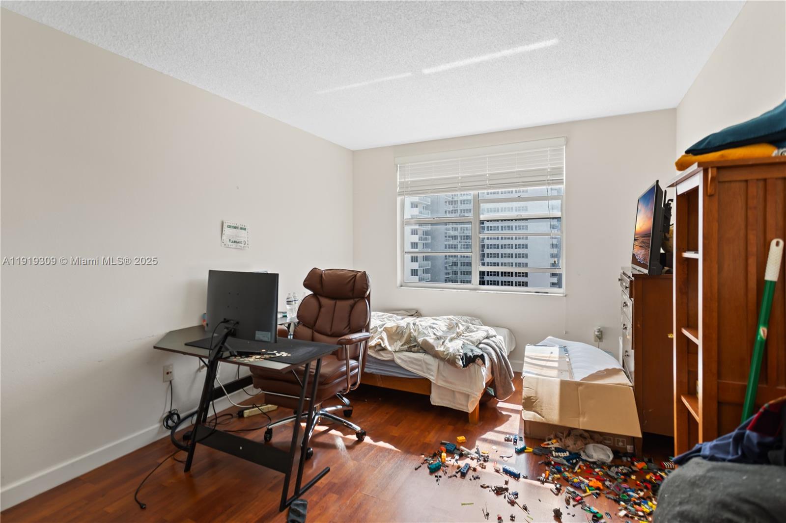 8Q 3 / 3 1740 sq. ft. $ 2025-11-24 0 Photo