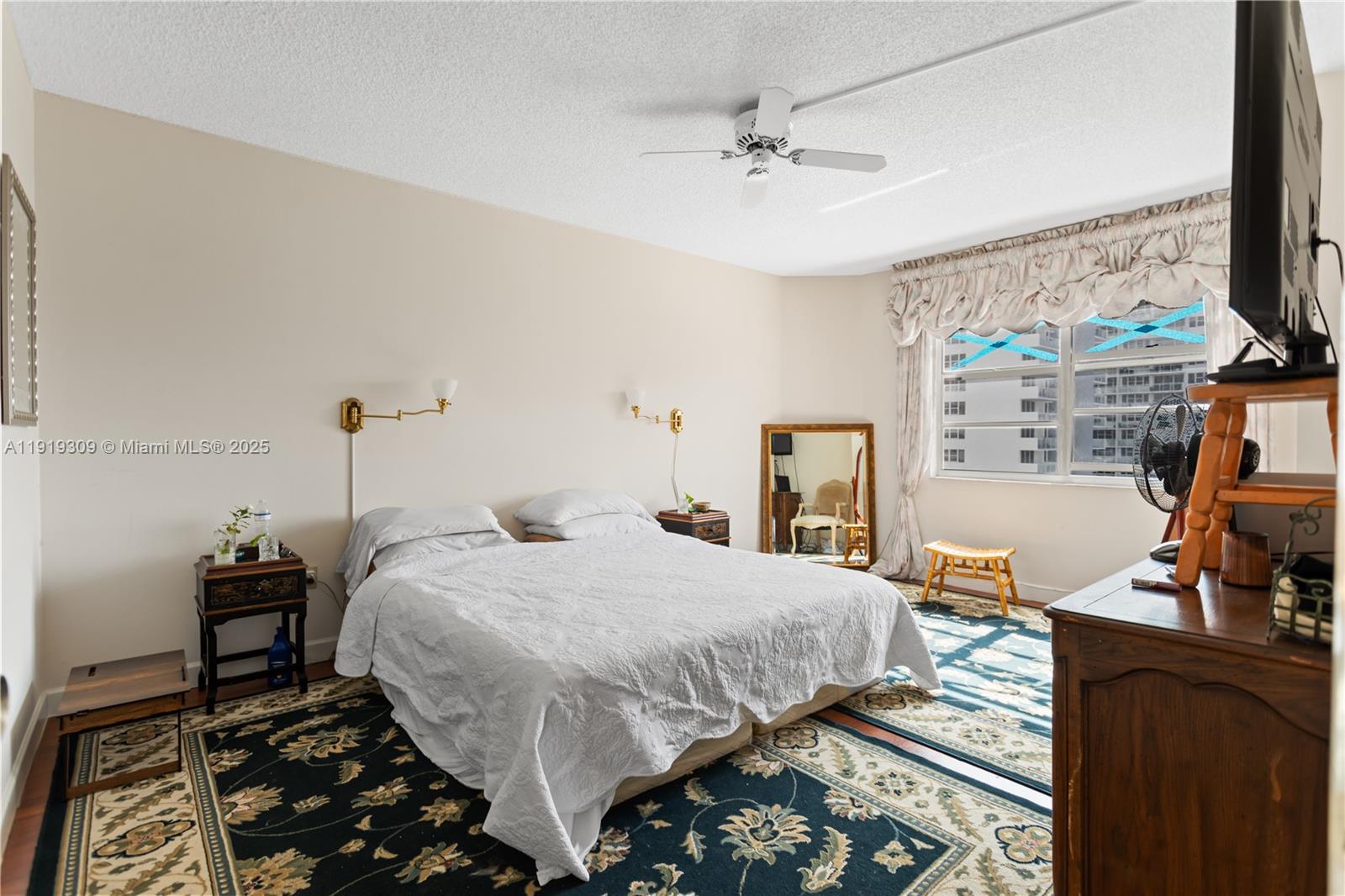 8Q 3 / 3 1740 sq. ft. $ 2025-11-24 0 Photo