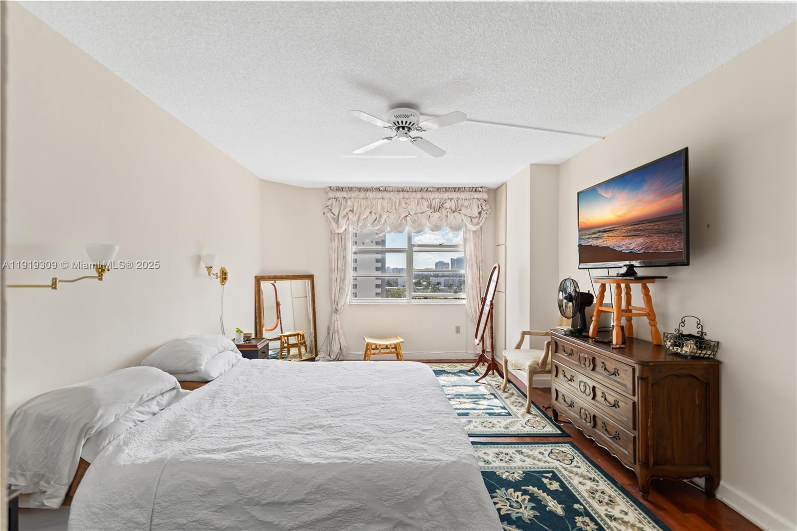 8Q 3 / 3 1740 sq. ft. $ 2025-11-24 0 Photo